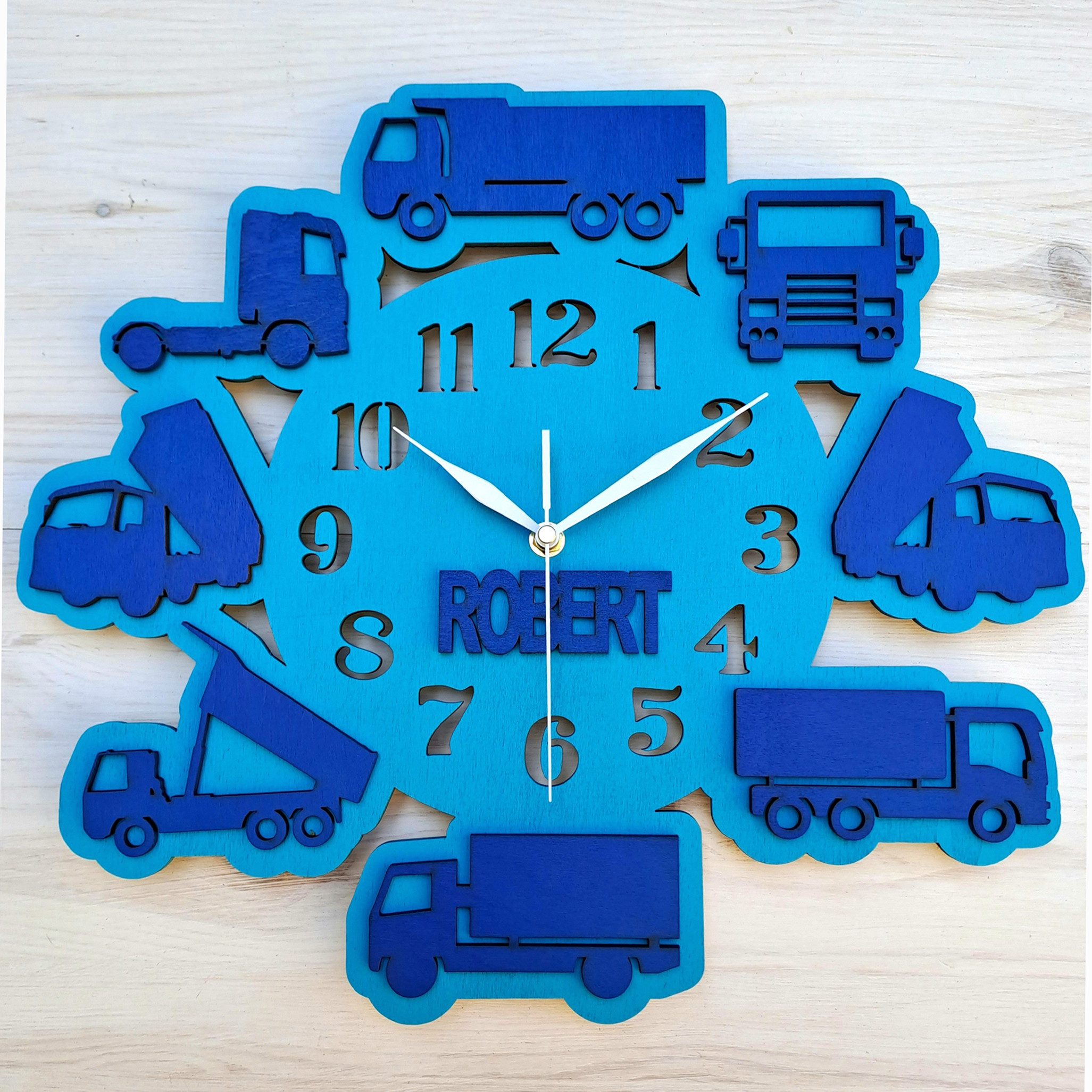 ORNAMENTI Wanduhr Kinder Wanduhr, für einen Jungen, Autos, personalisiert, Geschenk (jeder Jungenname, ohne Ticken, 2 Größen 40, 50)