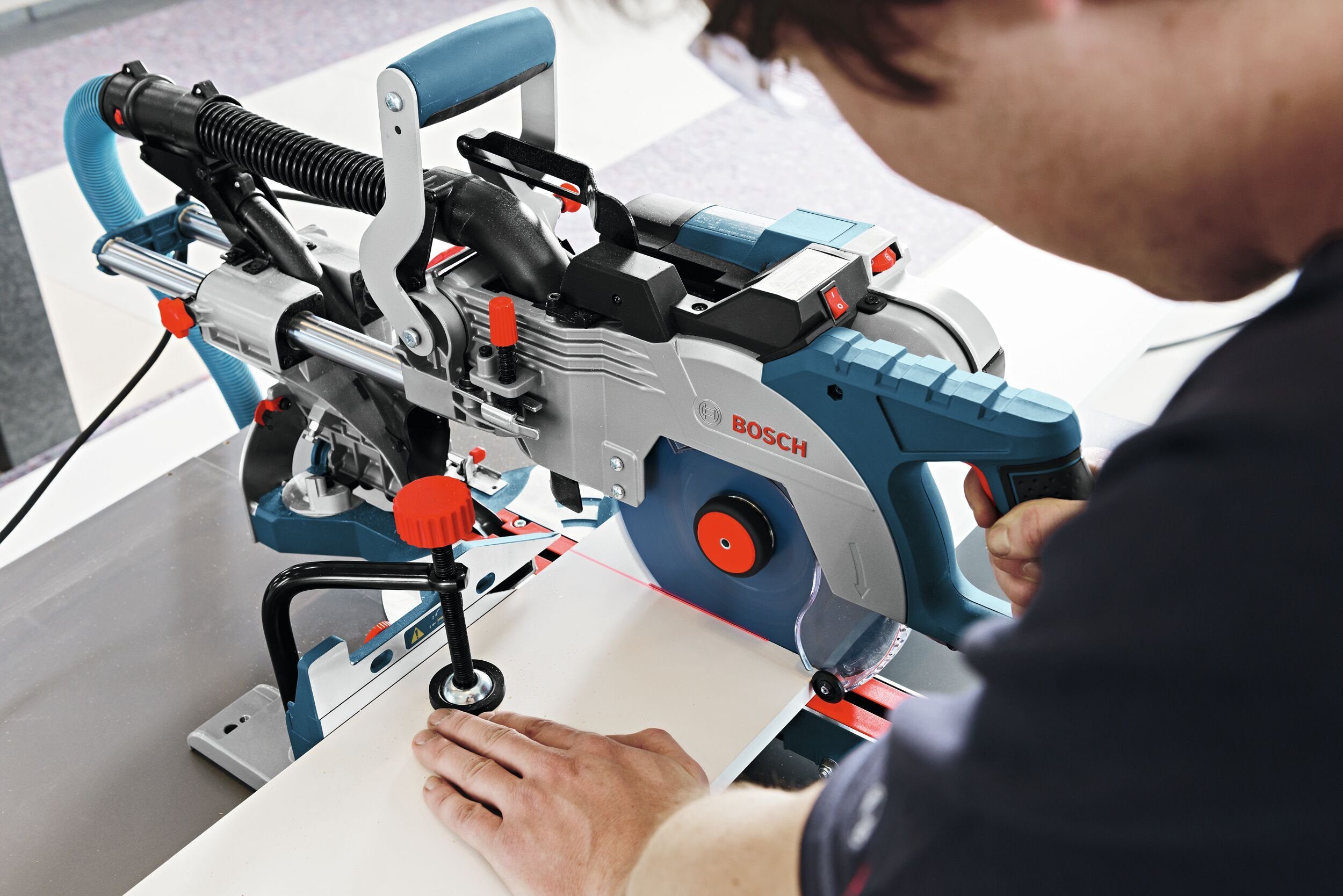 Bosch Professional Kapp- und Gehrungssäge GCM 8 SDE, Paneelsäge - im Karton