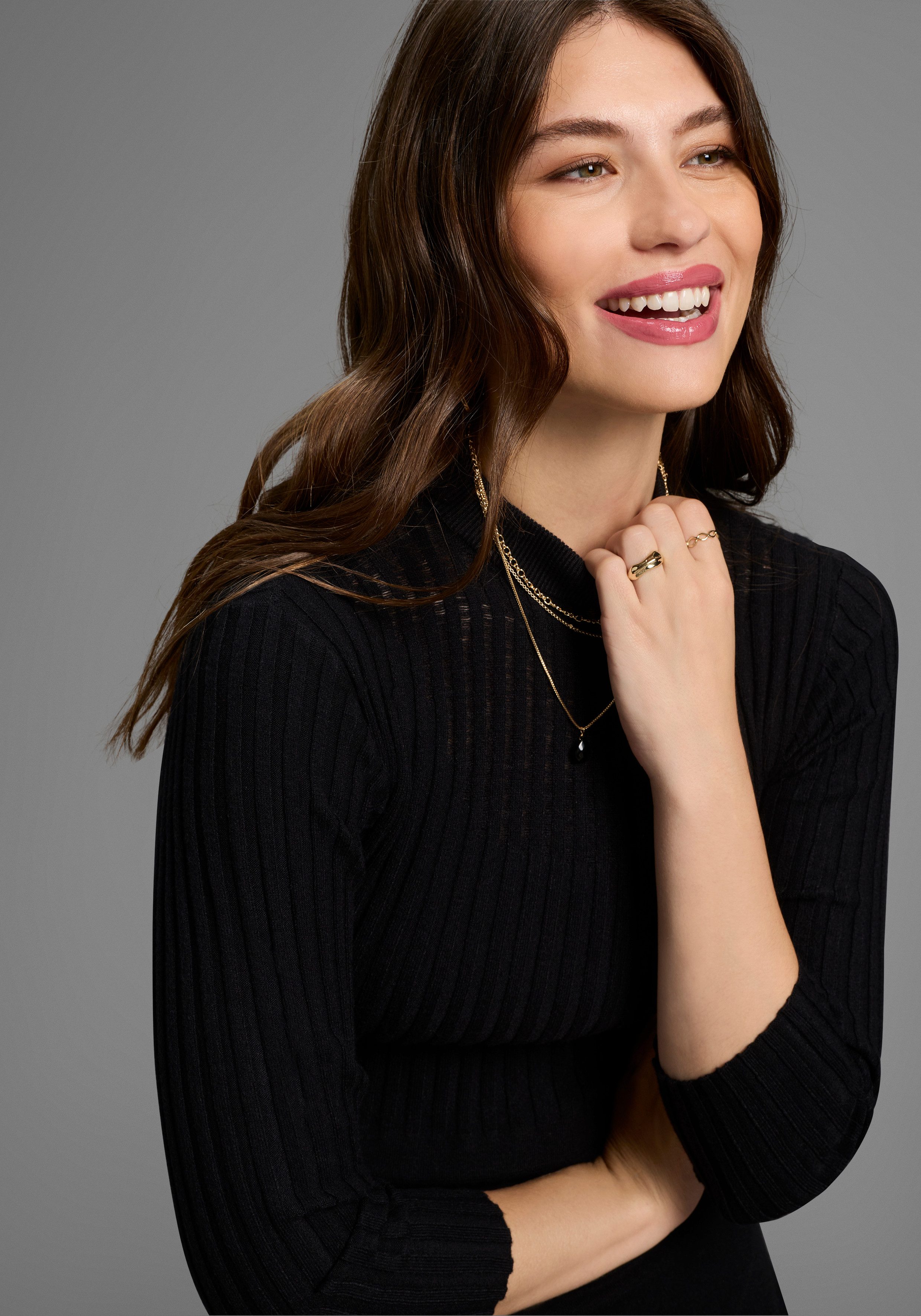Bruno Banani Strickkleid mit ausgestellter Passform, Mini-Länge, auch in großen Größen