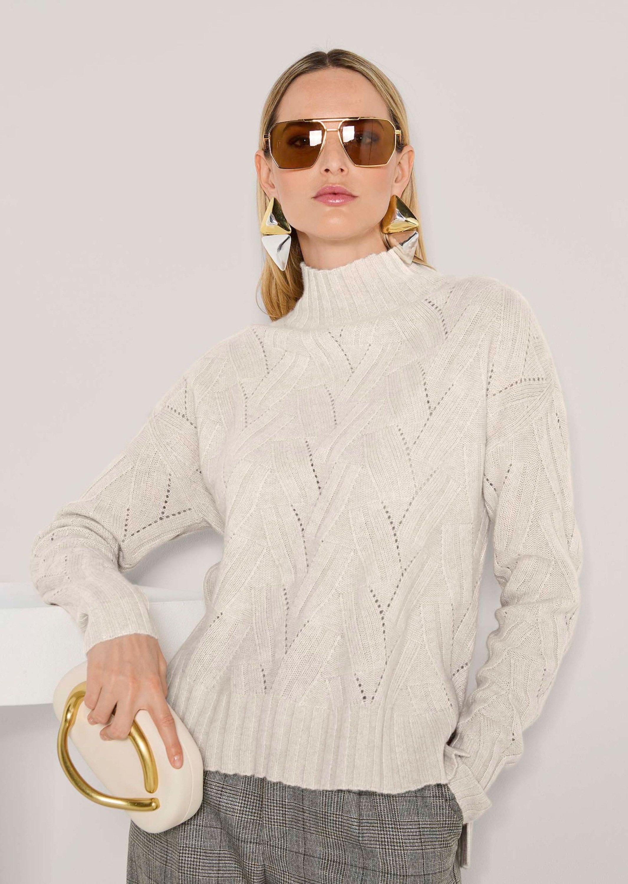 MADELEINE Strickpullover Hochwertiger Wollpullover mit Strukturstrick Fantasievoller Strukturstrickpullover mit Stehkragen und Langarm