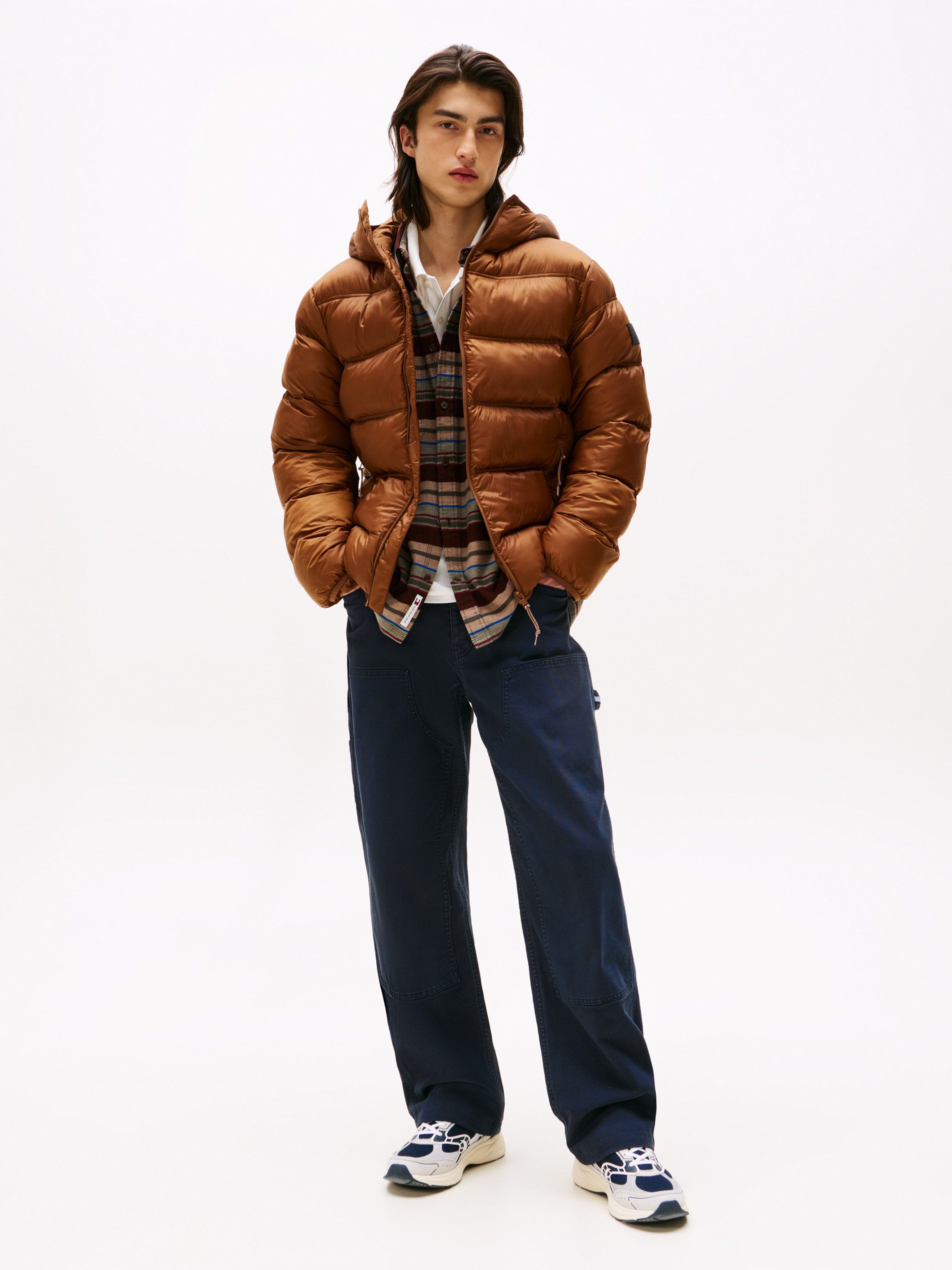 Tommy Jeans Steppjacke HOODED LOGO PUFFER Winterjacke Steppjacke W Regular fit mit Rundhalsausschnitt