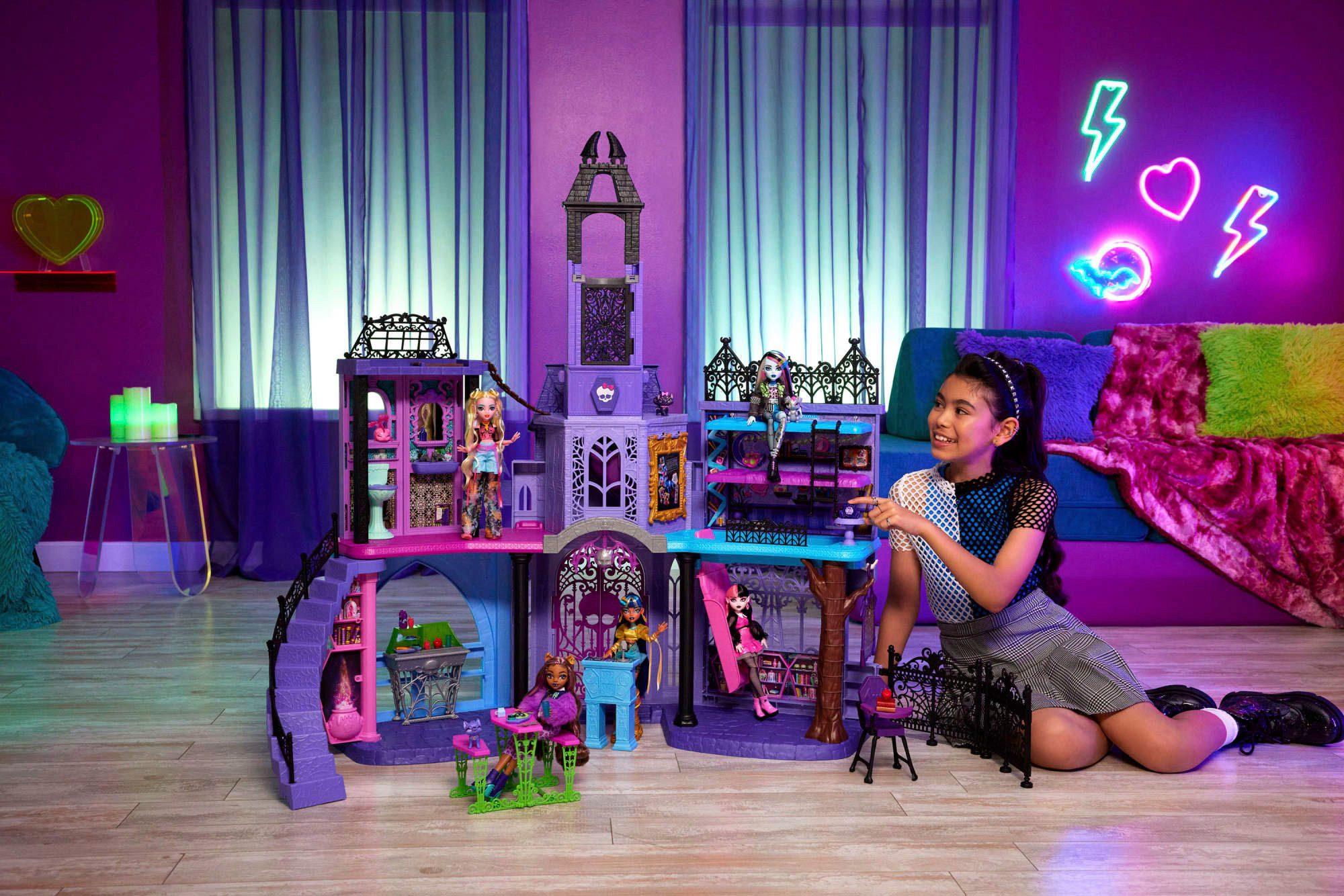 MonsterHigh™ Puppenhaus Monster High Haunted High School-Puppenhaus günstig online kaufen