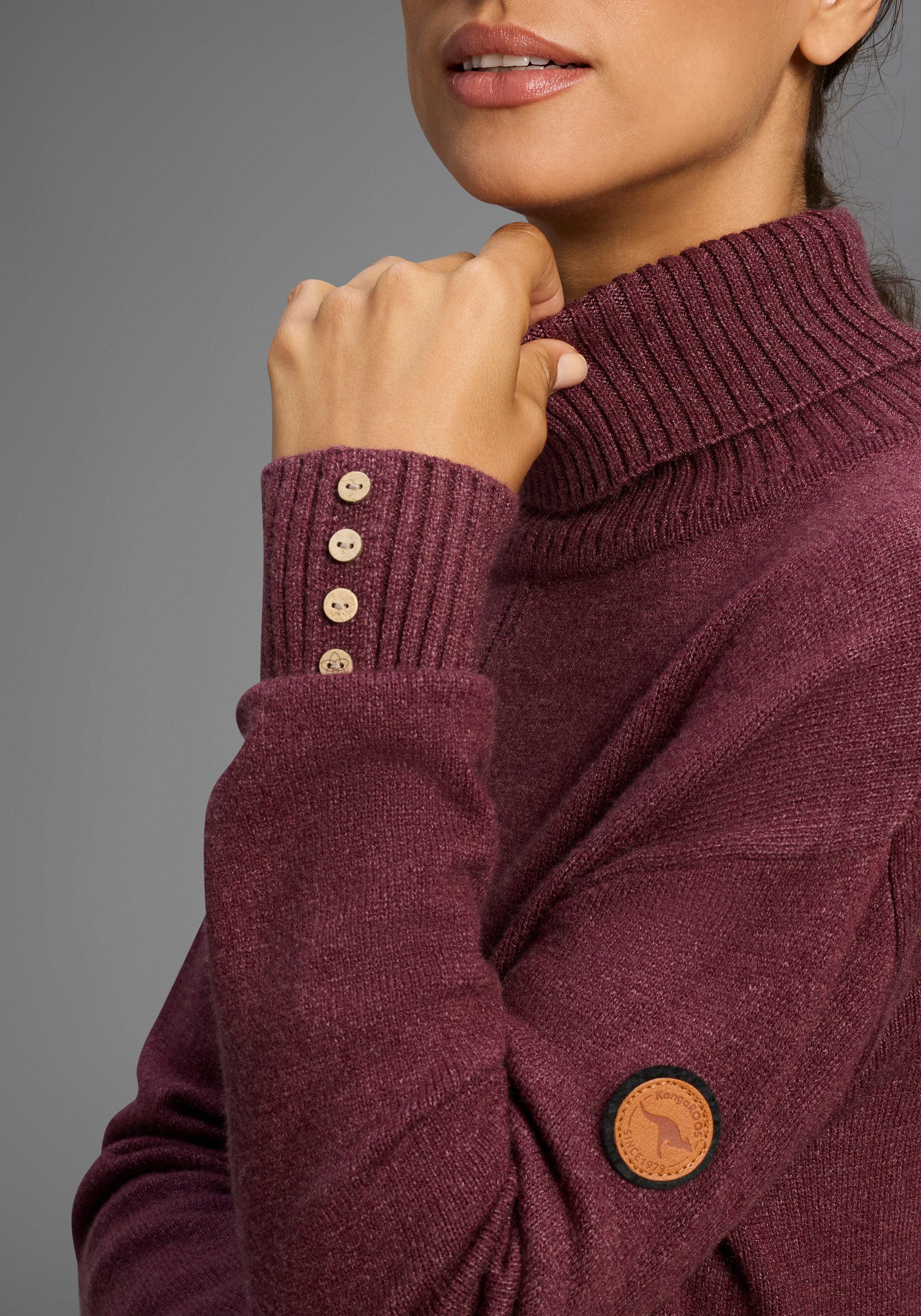 KangaROOS Rollkragenpullover mit Knopfdetail am Saum