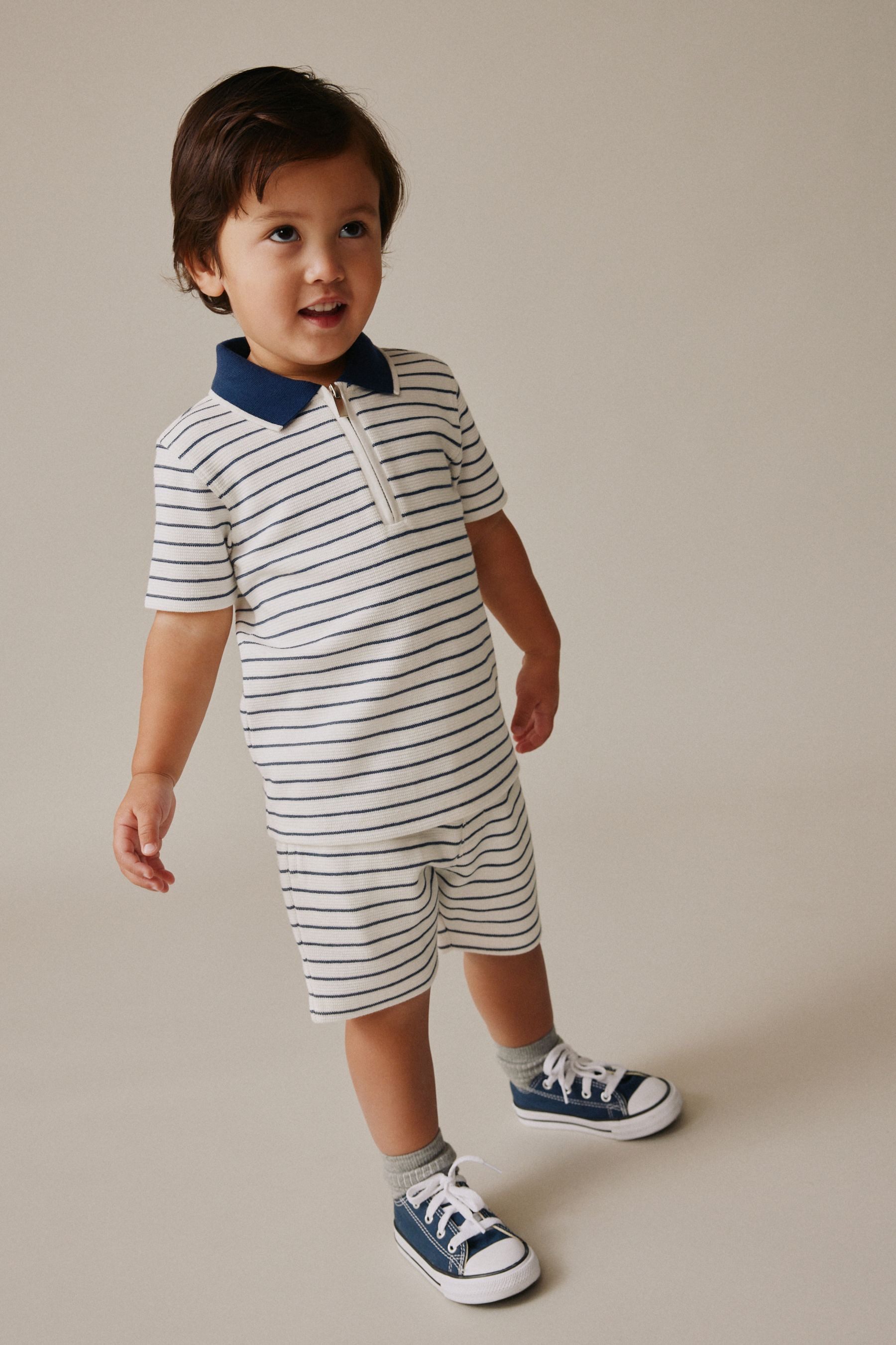 Next Shirt & Shorts Kurzarm-Polohemd mit Reißverschluss und Shorts (2-tlg)