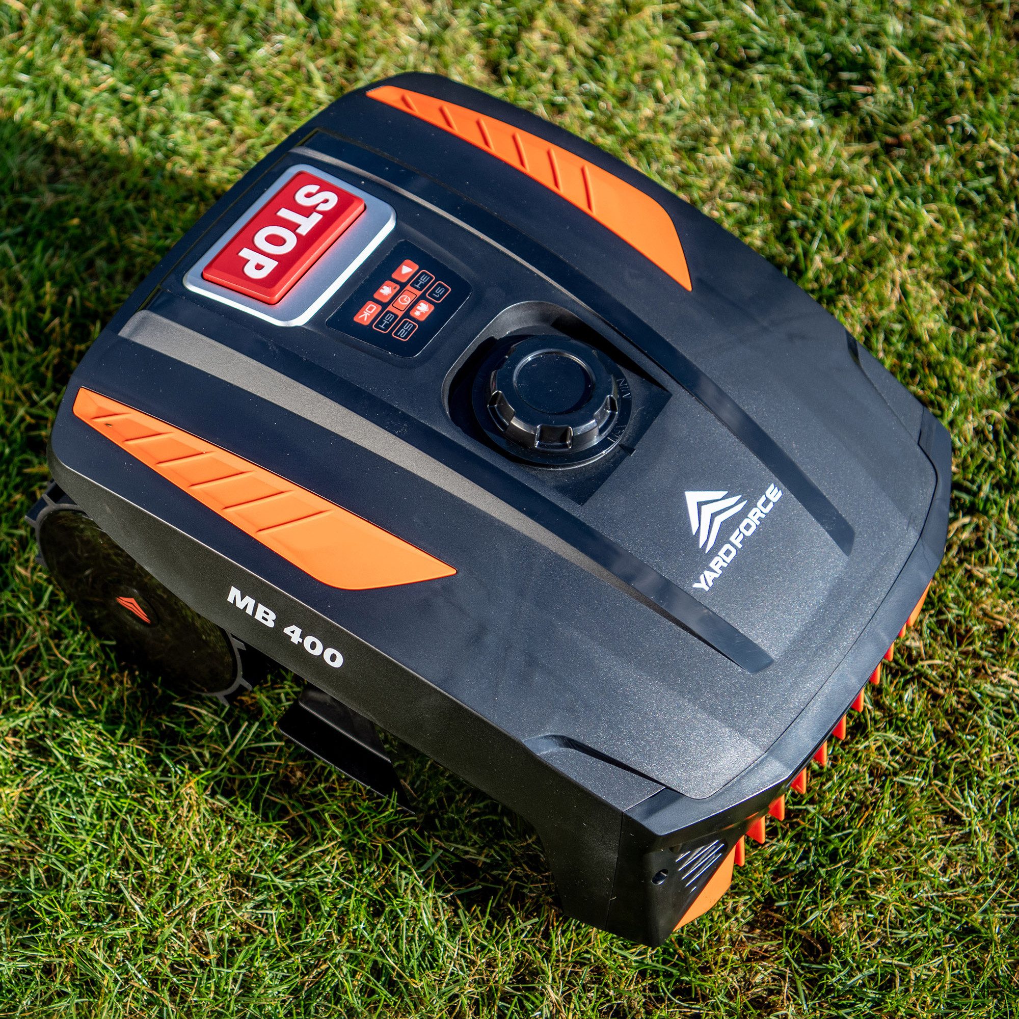 Yard Force MB400 robotic lawnmower, for lawns up to 400 m², operated via app