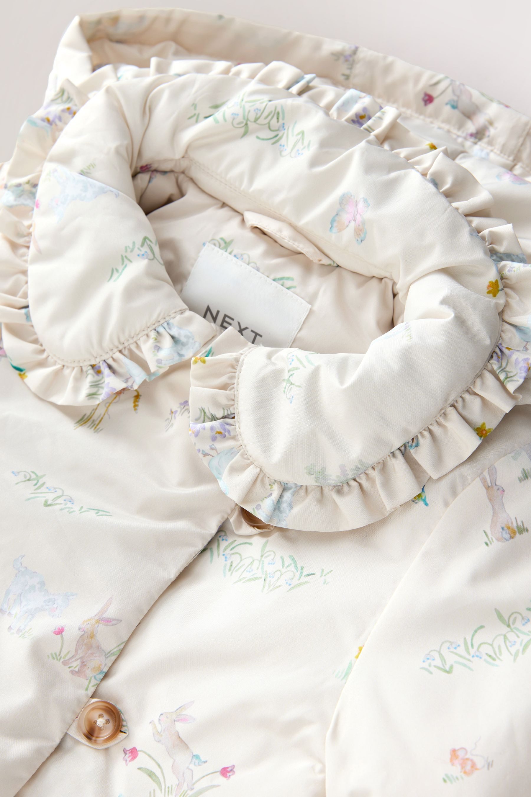 Next Kurzjacke Wasserabweisender Mantel mit Print + Rüschenkragen (1-St)