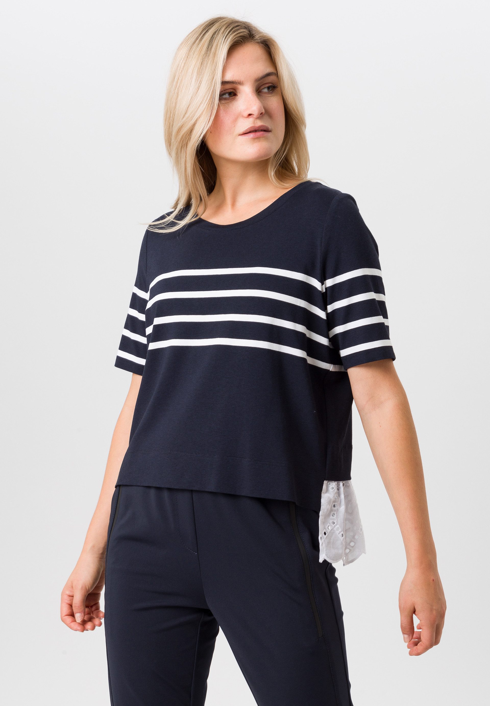 Kurzarmshirt mit Spitze am Saum