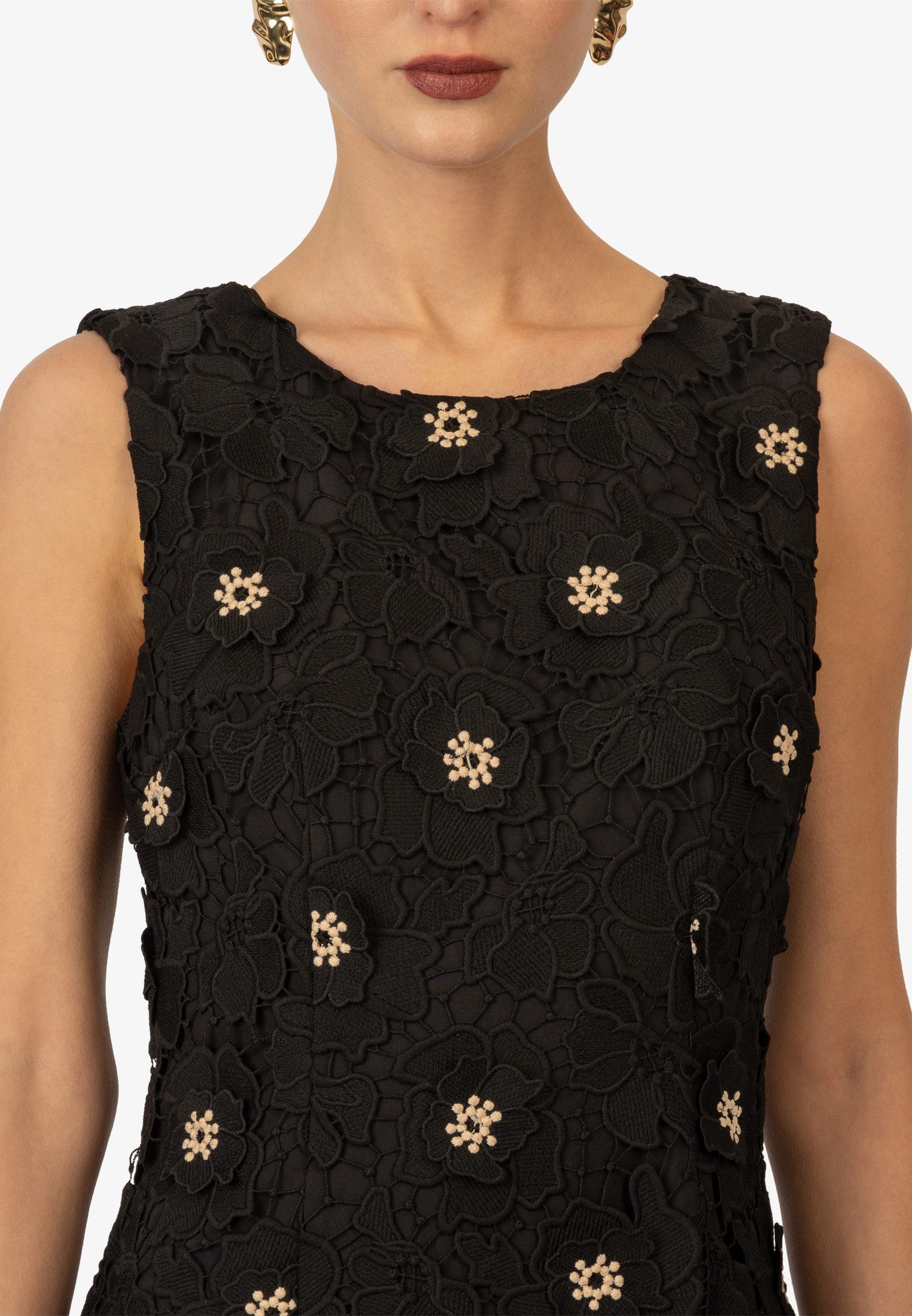 Kraimod Cocktailkleid mit 3D-Blüten und Perlen