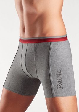 Bench. Langer Boxer (Packung, 3-St) mit elastischem Bund und Logodruck auf dem Bein