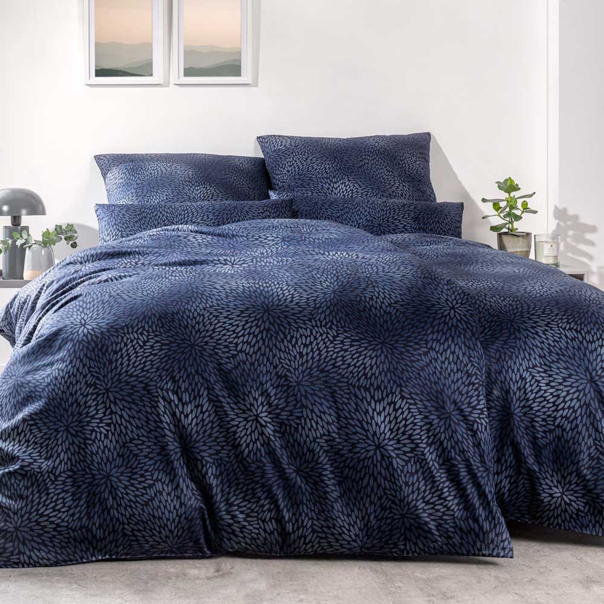 Estella Bettwäsche Estella Mako-Satin Bettwäsche 135x200 Naoko indigo Punkte Tupfen blau, Mako-Satin, 2 teilig, für Sommer und Winter
