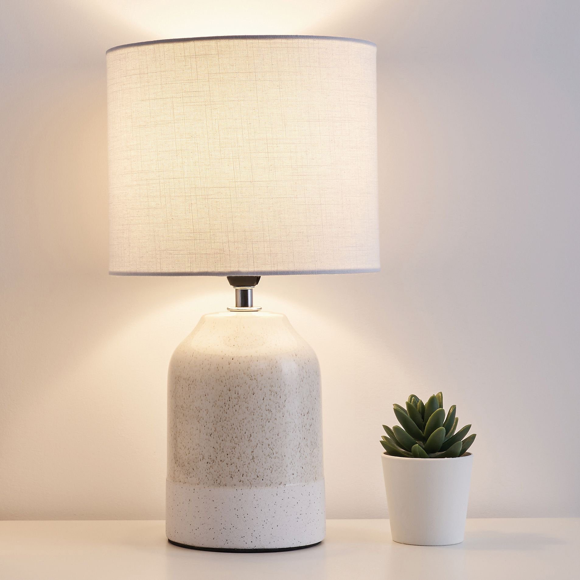 Pauleen LED Tischleuchte Sandy Glow, Leuchtmittel wechselbar, Warmweiß, E14, 3step dimmbar, Keramik, Stoffschirm Leuchtmittel inklusive