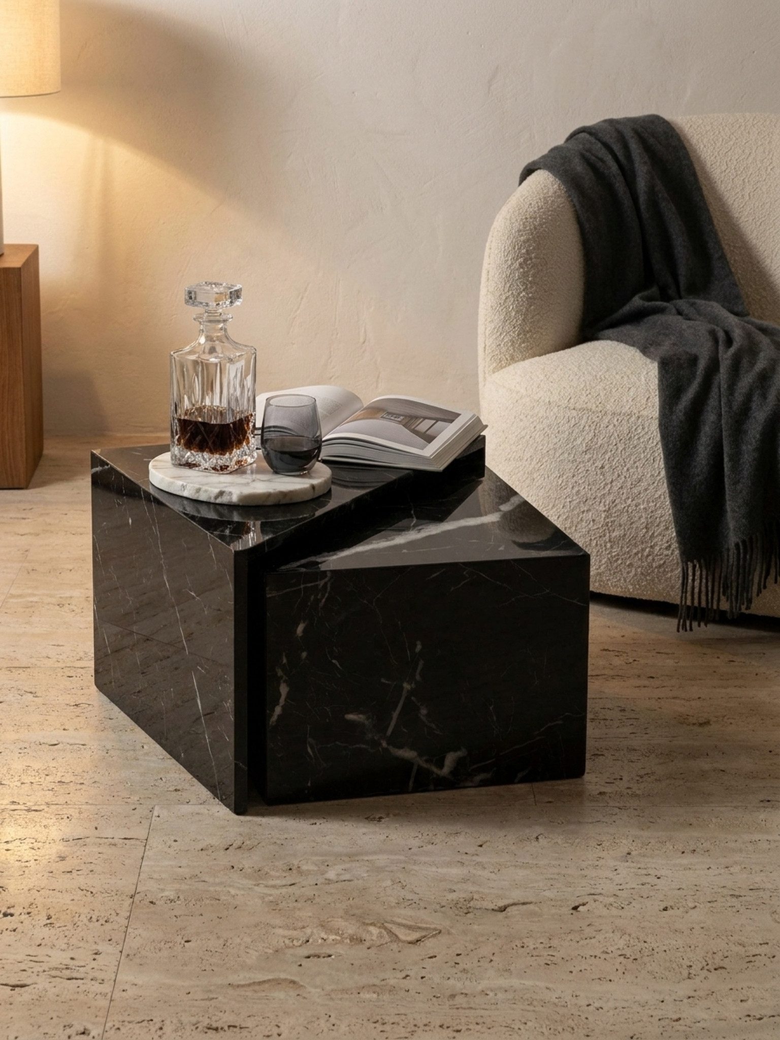 KADIMA DESIGN Satztisch Couchtisch 2er Set MONOBLOC Schwarz Hochglanz Sofatisch mit Marmor (Lounge Verschachtelungstisch Beistelltisch Klein), Optik, Design Satztisch Eckig, Wohnzimmertisch Ineinanderschiebbar