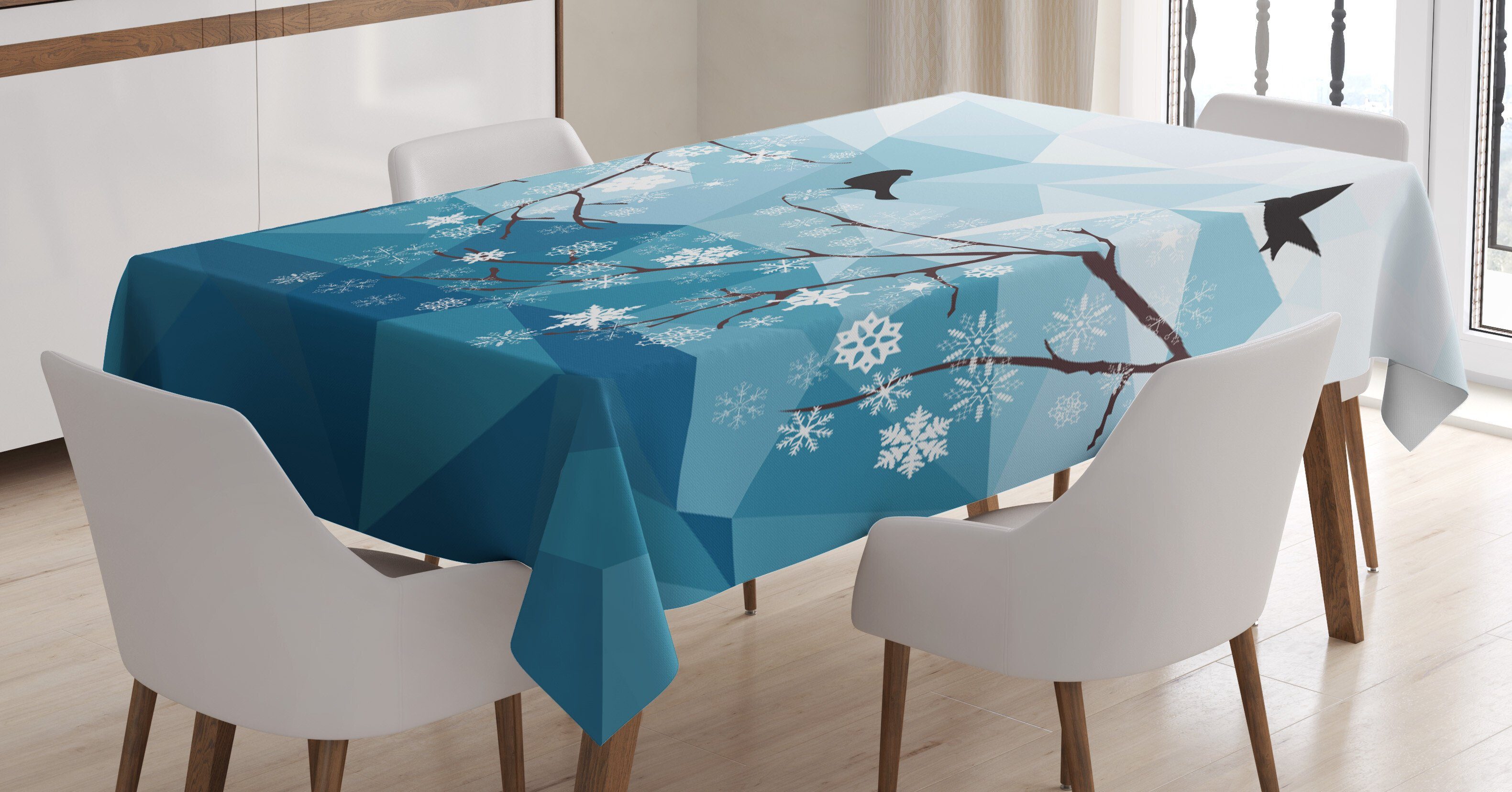 Abakuhaus Tischdecke Farbfest Waschbar Für den Außen Bereich geeignet Klare Farben, Snowy-Bäume Vogel-Flugwesen Polygonal