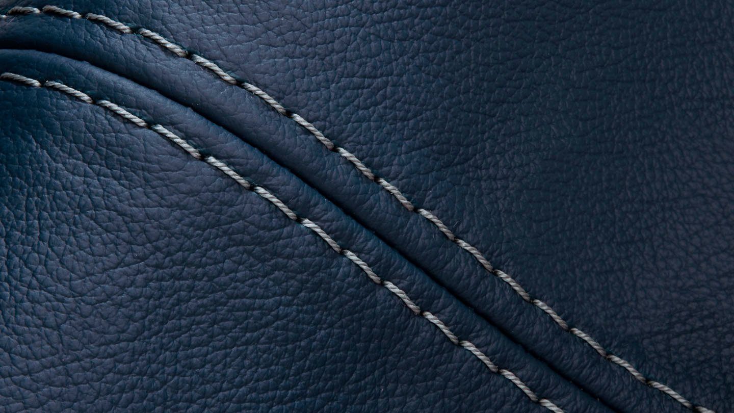 Übertiefe, 3-Sitzer Kontrastnaht Armlehnenverstellung, mit mit blau inklusive taboo, W.SCHILLIG Z59