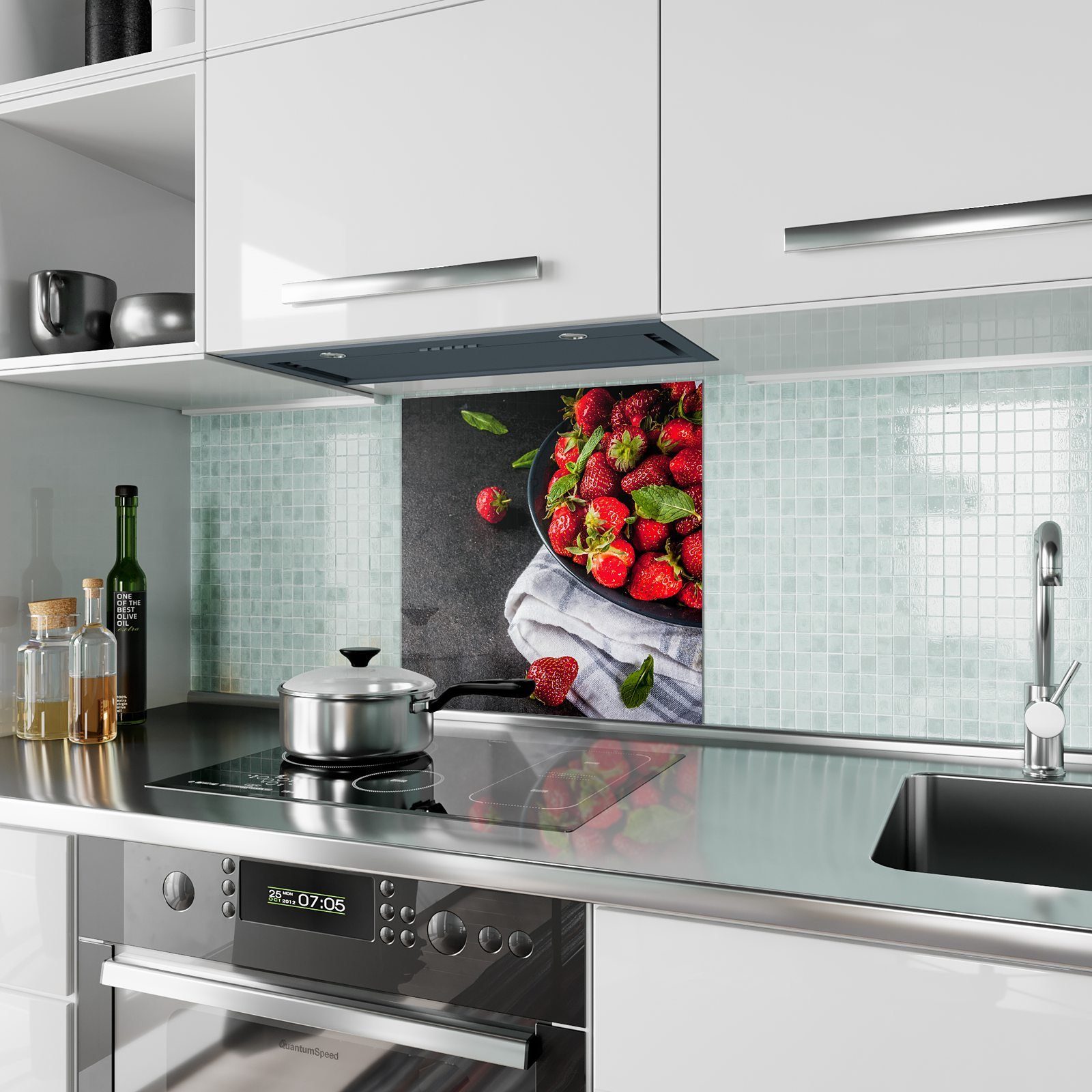 Primedeco Küchenrückwand Küchenrückwand Spritzschutz reife Glas Motiv Frische mit Erdbeeren