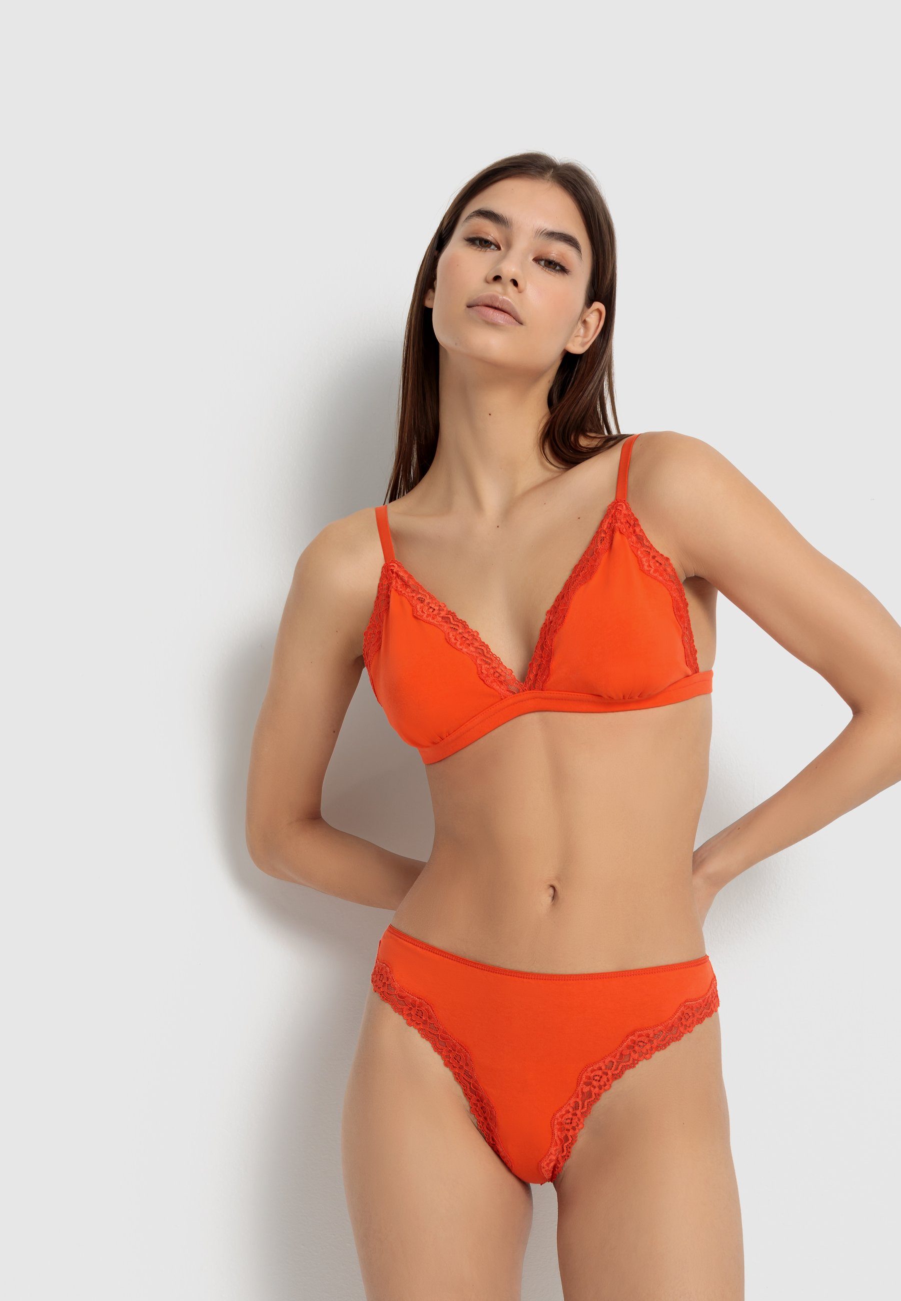 LSCN by LASCANA Bralette (1-tlg) mit zarter Spitzenkante