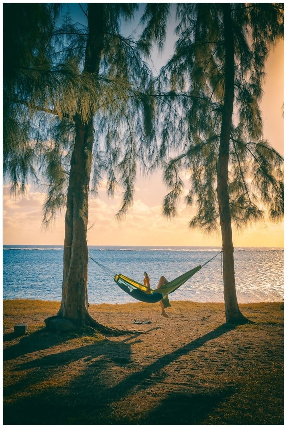 Wallario Glasbild, Chillout - verschiedenen in Hängematte Ausführungen Meer, am