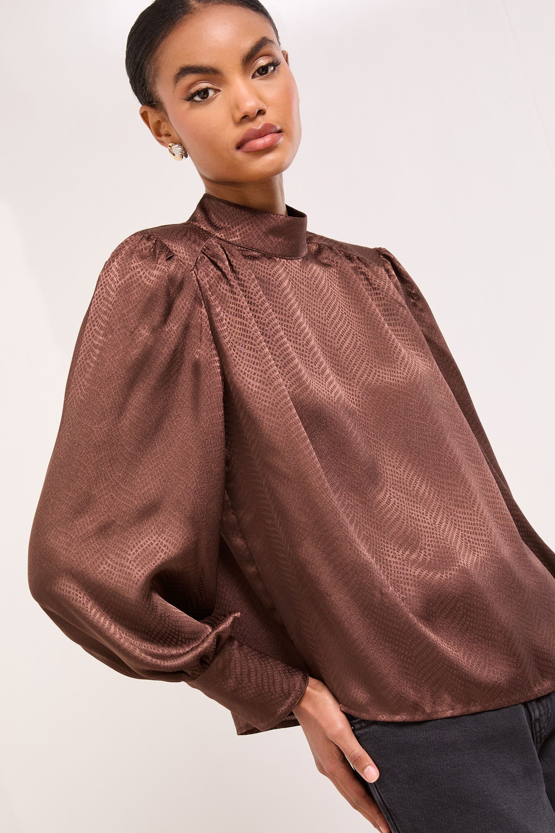 LIPSY Langarmbluse Lipsy Hochgeschlossenes Jacquard-Oberteil, Regular (1-tlg)