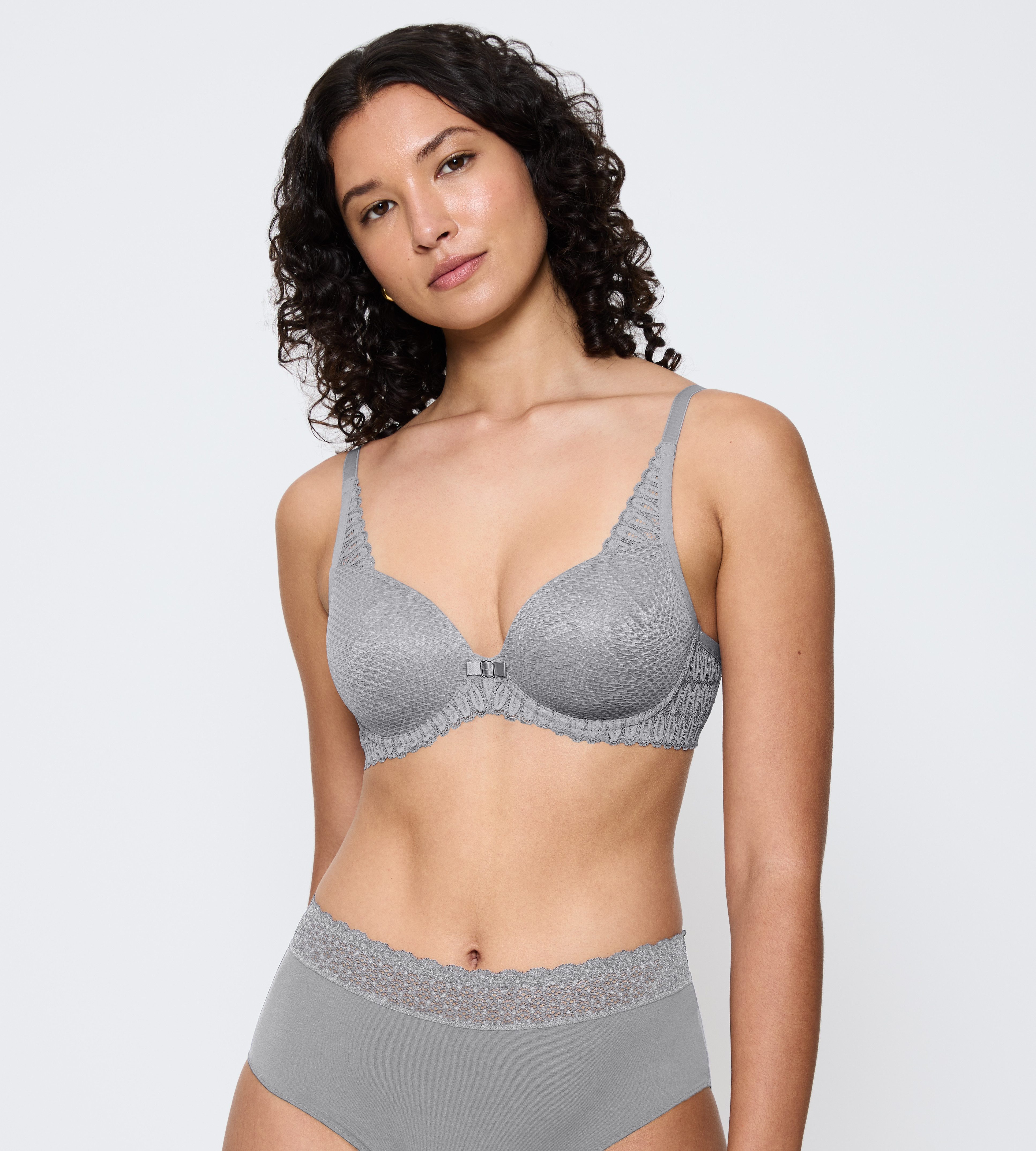 Triumph Bügel-BH Aura Spotlight T moderne Spitze, weich, leicht gepolstert, Spacer-Cups