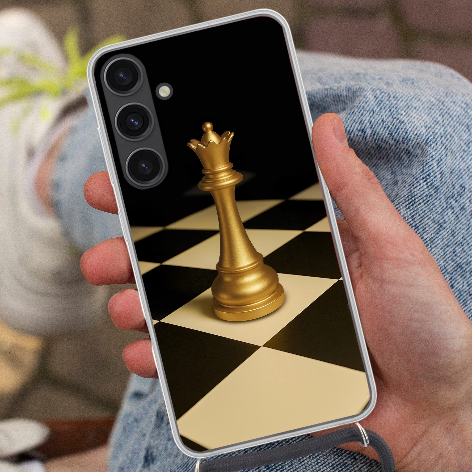 MuchoWow Handyhülle für Samsung Galaxy S24 Plus Dame - Schachfigur - Blockiert - Gold, Tragbare Handyhüllen mit Kette zum umhängen, Handykette Handyband