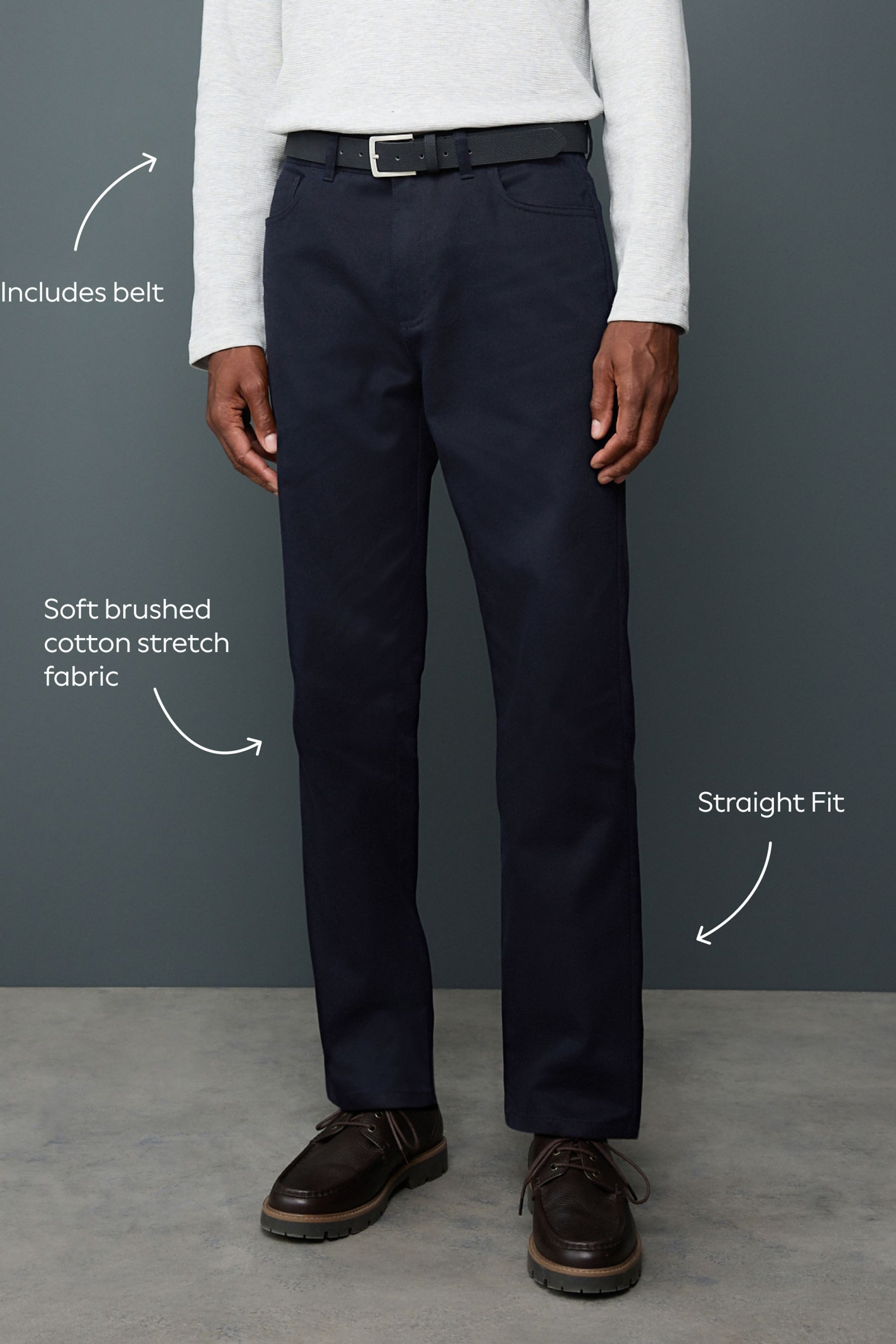 Next Chinohose Edle angeraute Straight Fit Chinohose mit Gürtel (1-tlg)