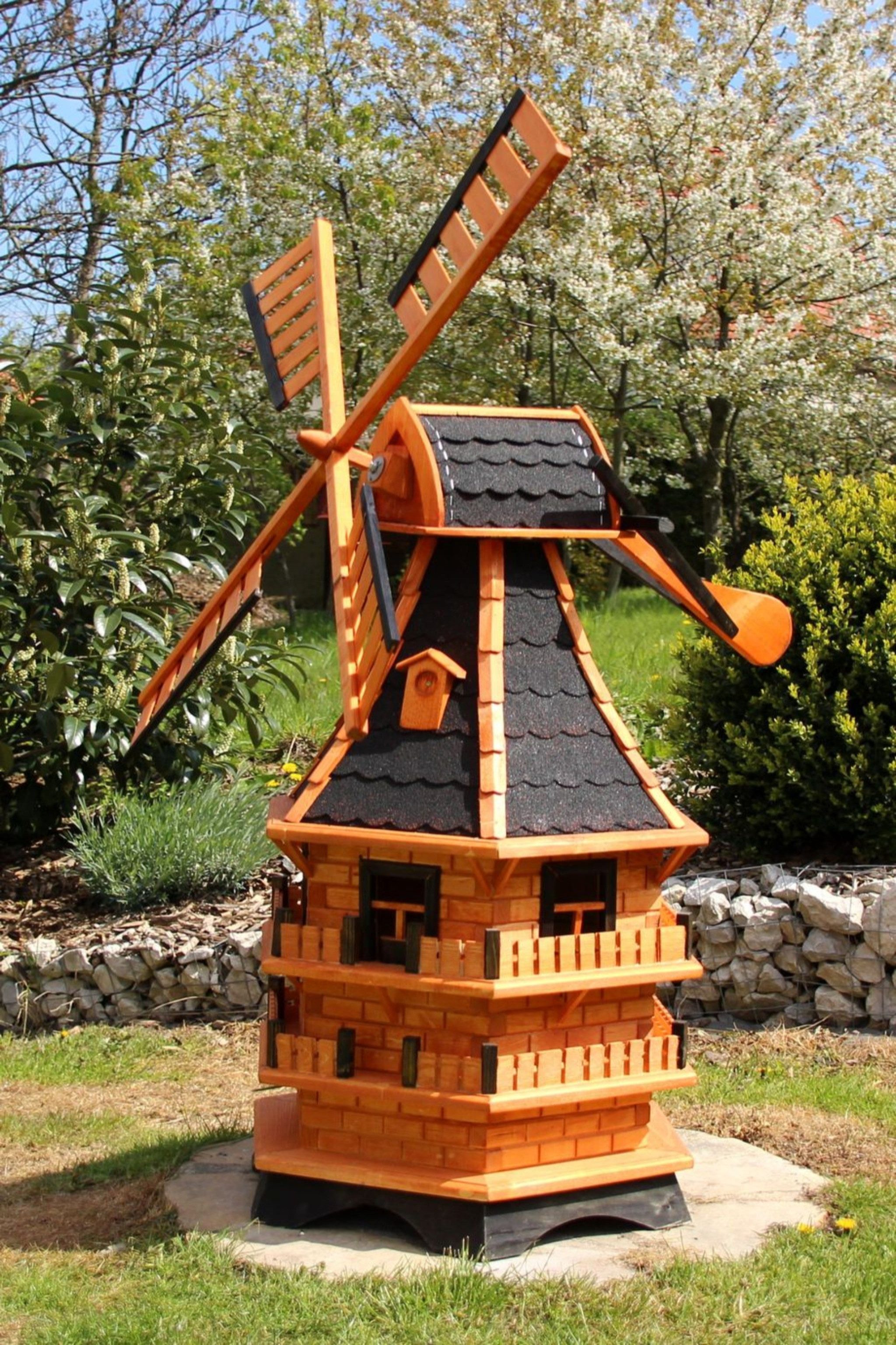 Holzdekoladen Deko-Windrad XXL Gartenwindmühle Holz 150 cm – 3-stöckig mit Gauben & Solarlicht