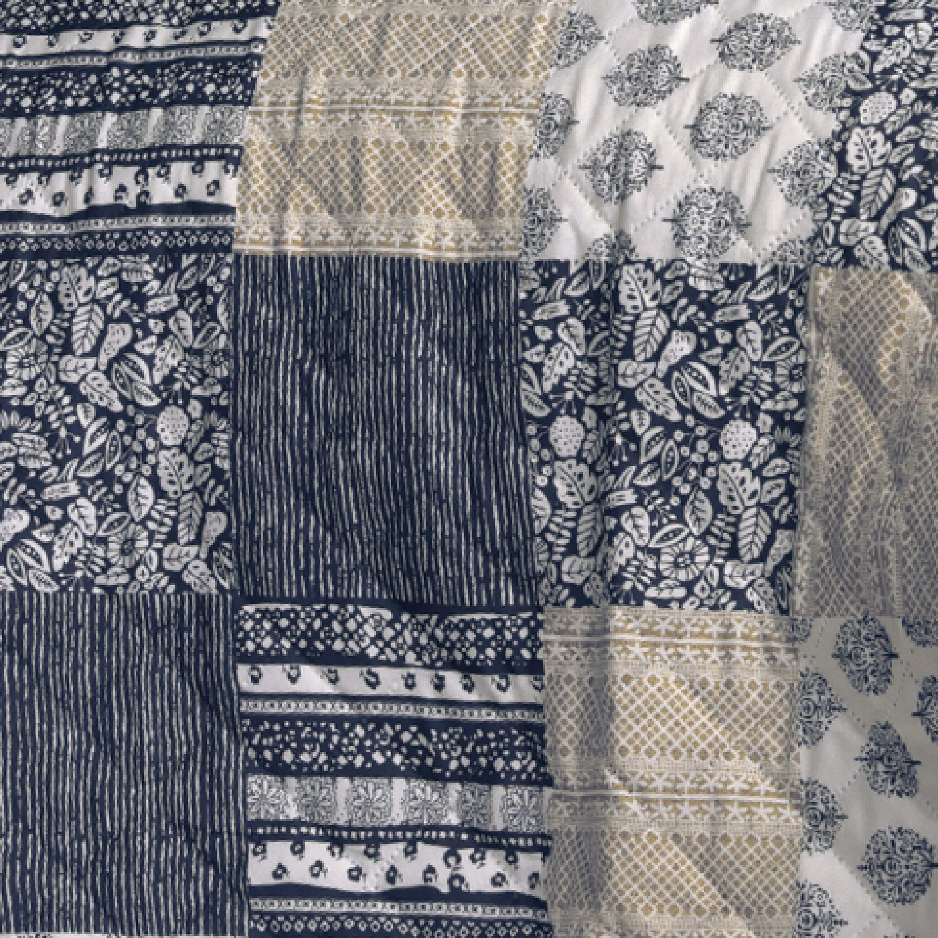 Delindo Lifestyle Bettüberwurf Tagesdecke Mellow, patchwork blau, wattiert, Bettüberwurf für Einzel- und Doppelbetten