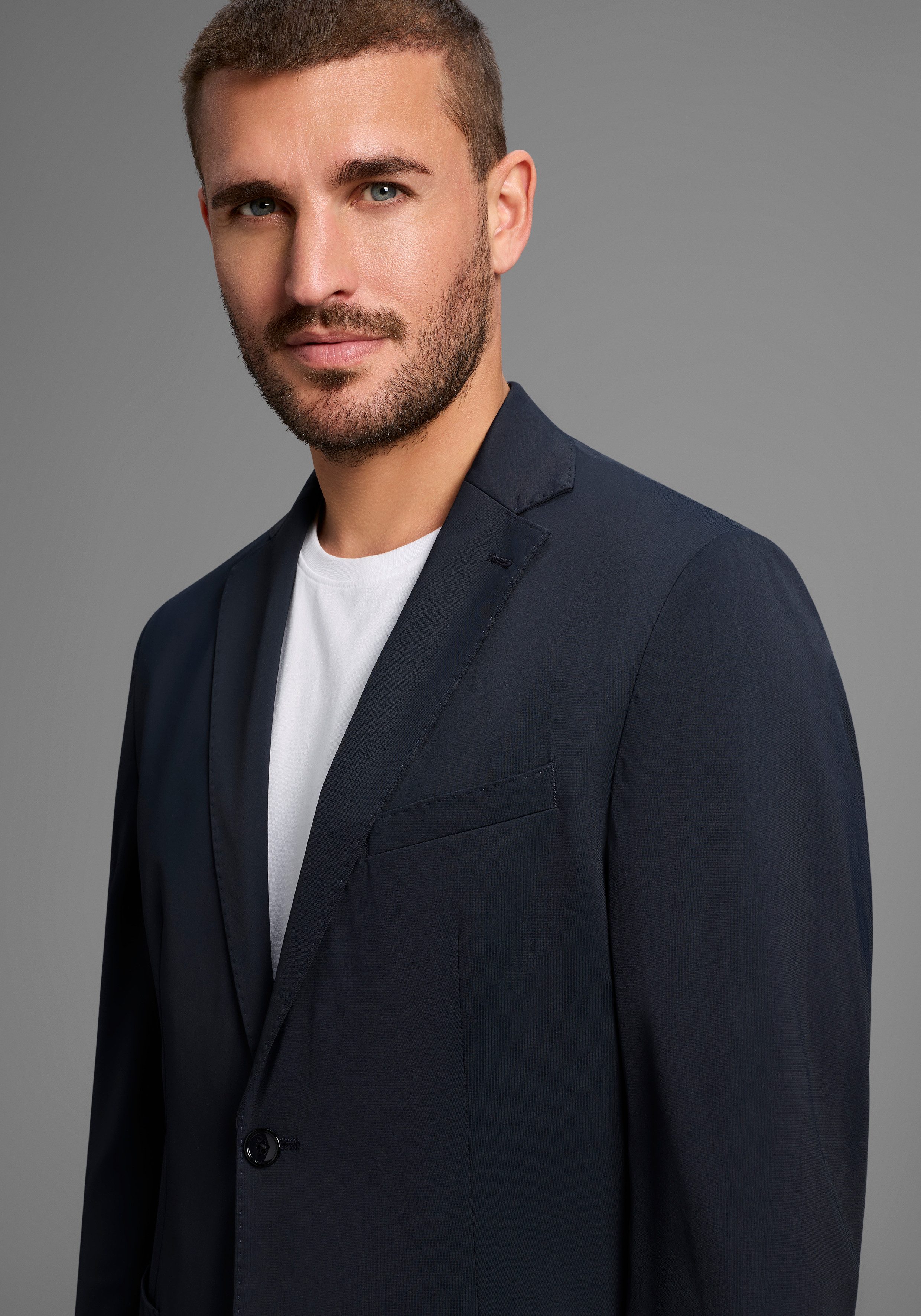 Bruno Banani Anzug Packable Suit, Anzug (Sakko & Hose) perfekt für Reisen! immer Top gestylt ohne Knitterfalten