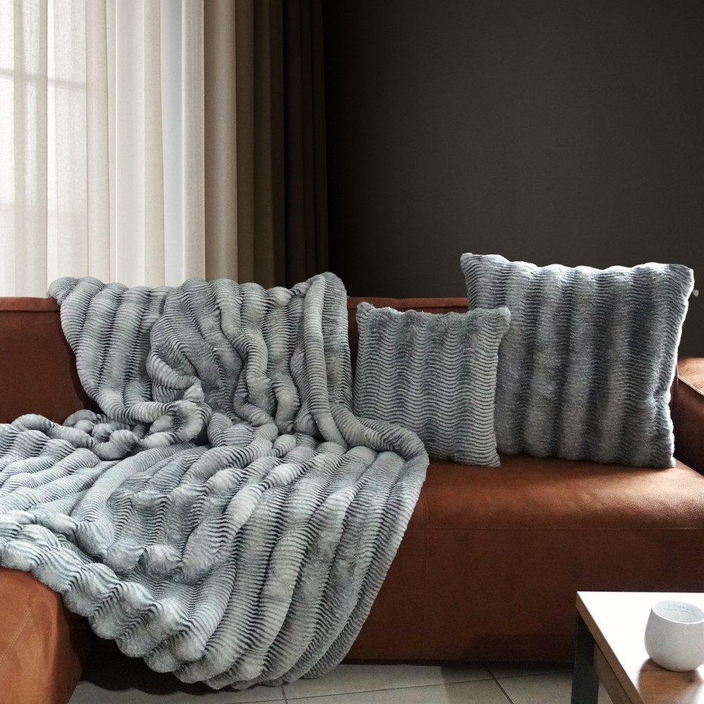 Wohndecke Waschbär-Fell Kuscheldecke, REALLaxx, 150x200 / 220x240 XXL Sofadecke Kunstfell grau, waschbar – Bild 2 von 5
