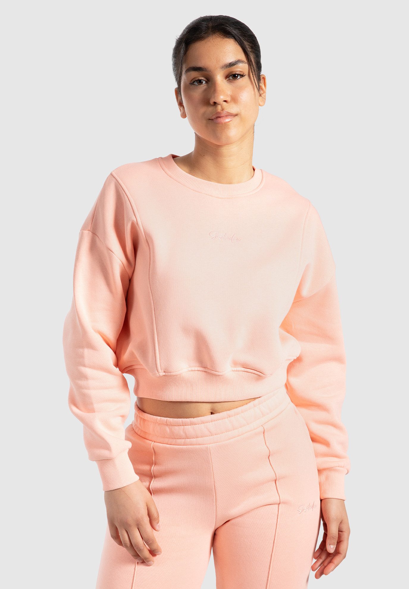 Smilodox Sweatshirt Siana, Stylischer Cropped Пуловеры mit klassischem Rundhalsausschnitt dezentes Stick-Logo, weiches Material, Sportlich-bequemer Look