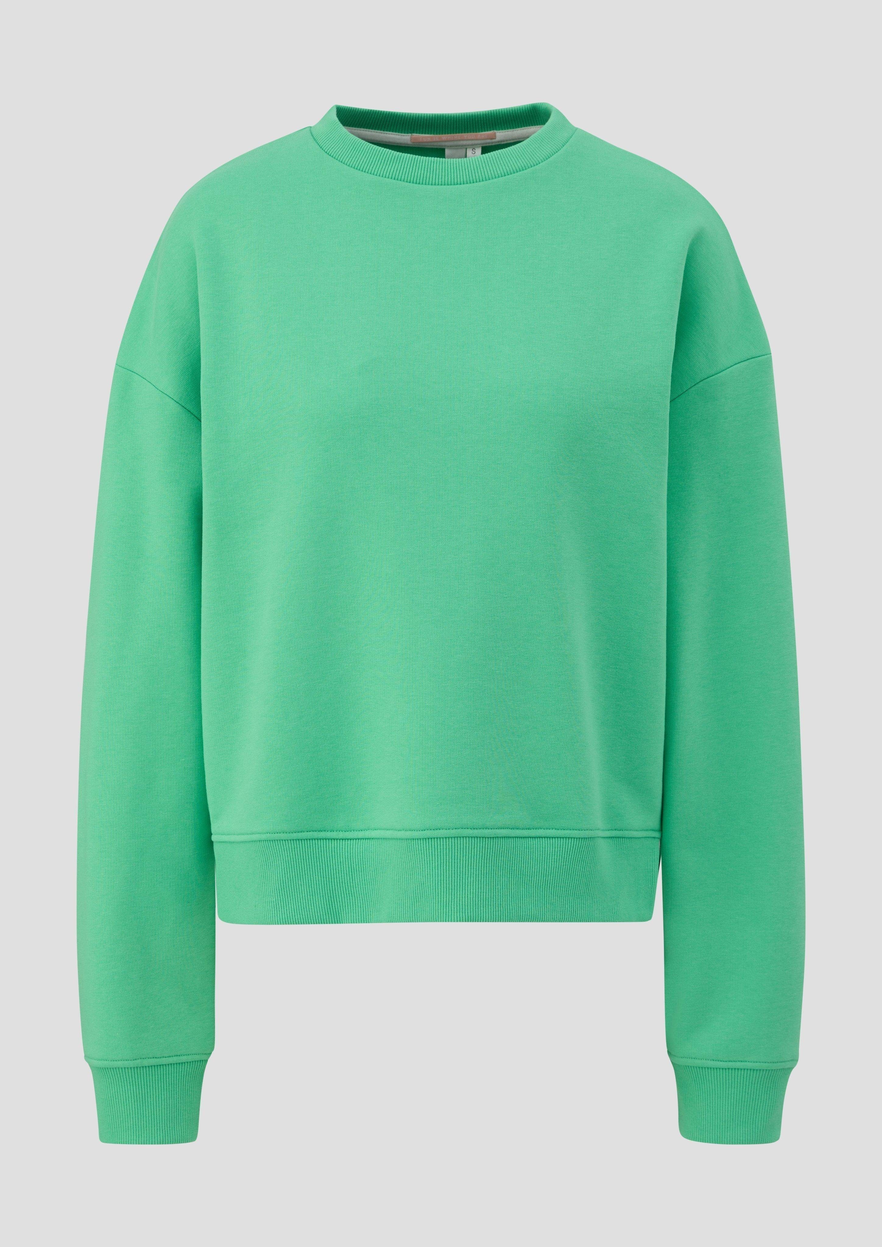 QS Sweatshirt Sweatshirt mit seitlich hellgrün Logo Saum offenem