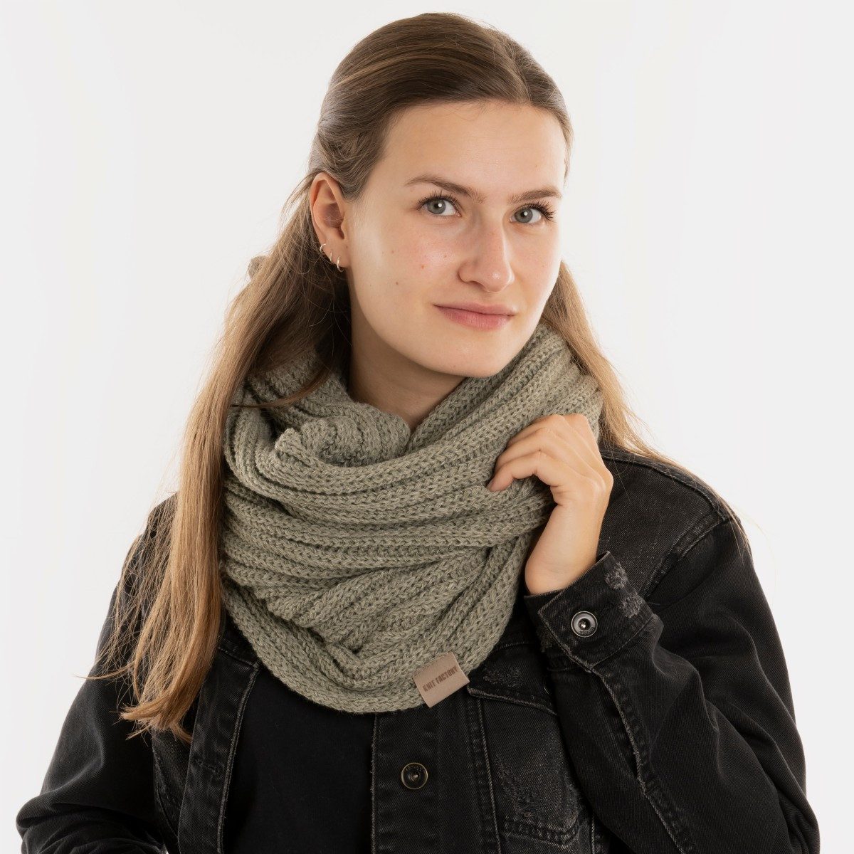 Knit Factory Strickschal Nica Loop Schal Urban Green One Size Gestreift, (Set, 1-St. Spar-Set), Schal Damen Herren set loop tücher schals winter Strick Mode herbst
