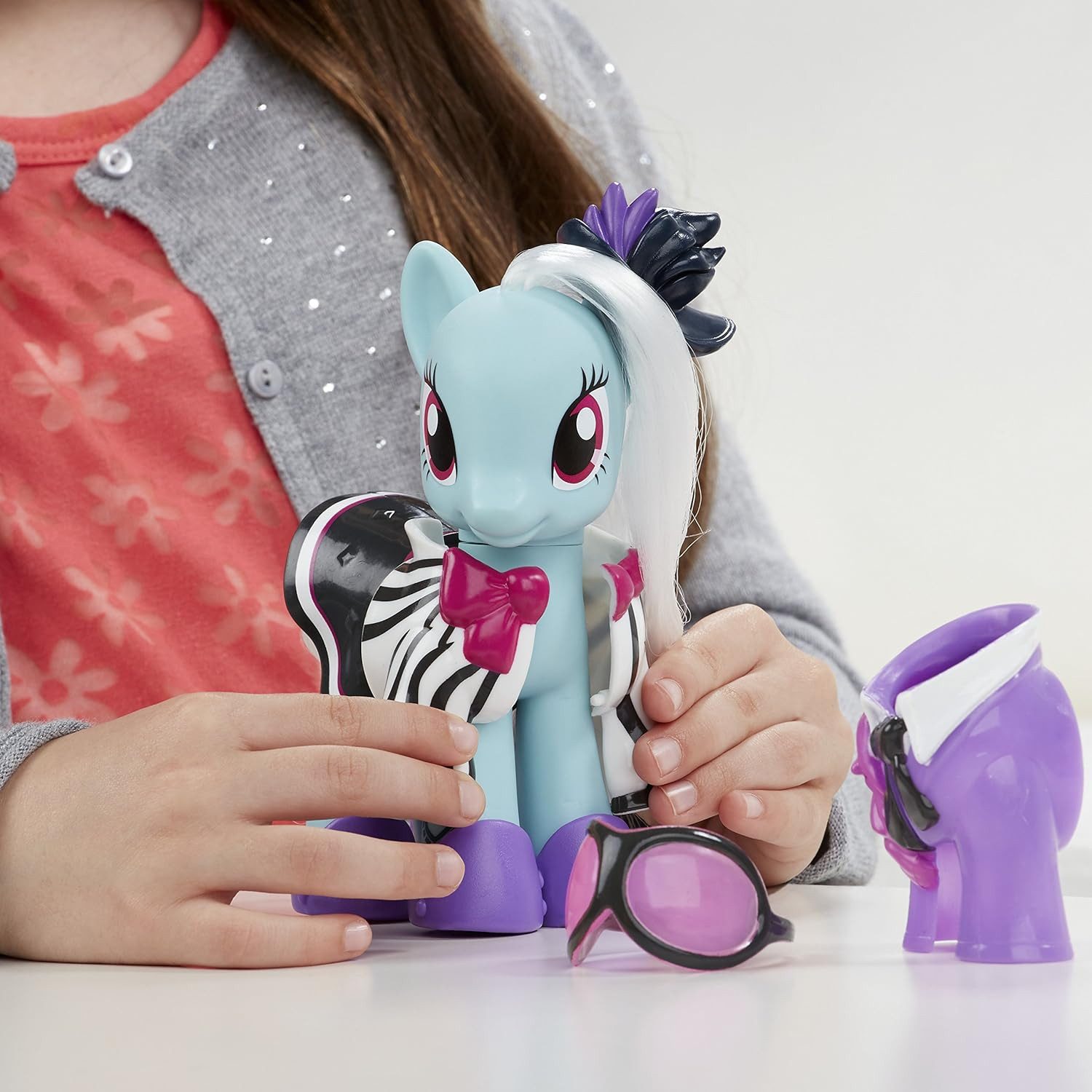 Hasbro Spielfigur My Little Pony Figur - Photo Finish, mit ansteckbaren Outfits