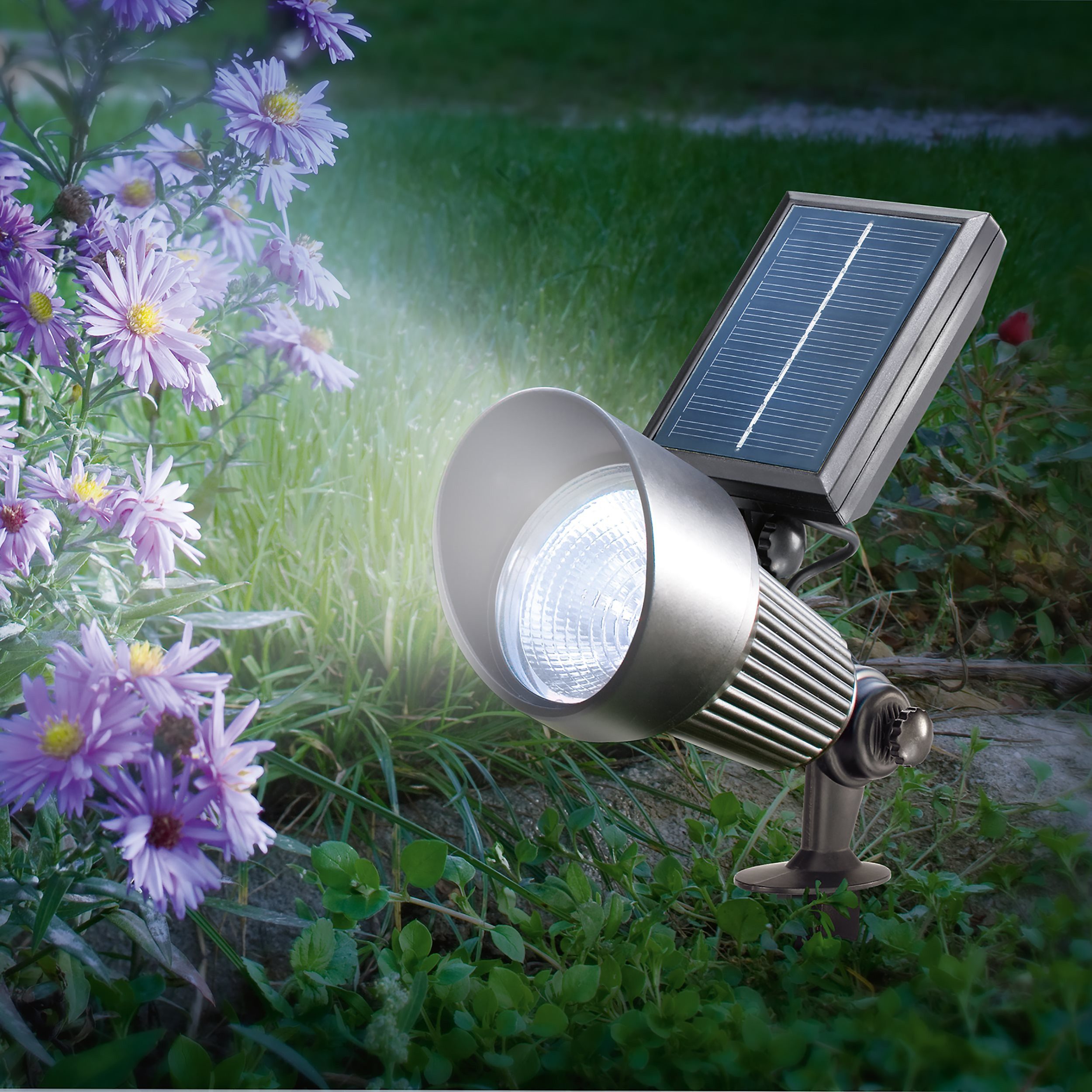 esotec LED Gartenstrahler Aluminium Solarstrahler Spotlight Wand+Boden multicolor outdoor 102134, Tagsüber lädt das Solarmodul den integrierten Akku auf. Bei Dä – Bild 5 von 5