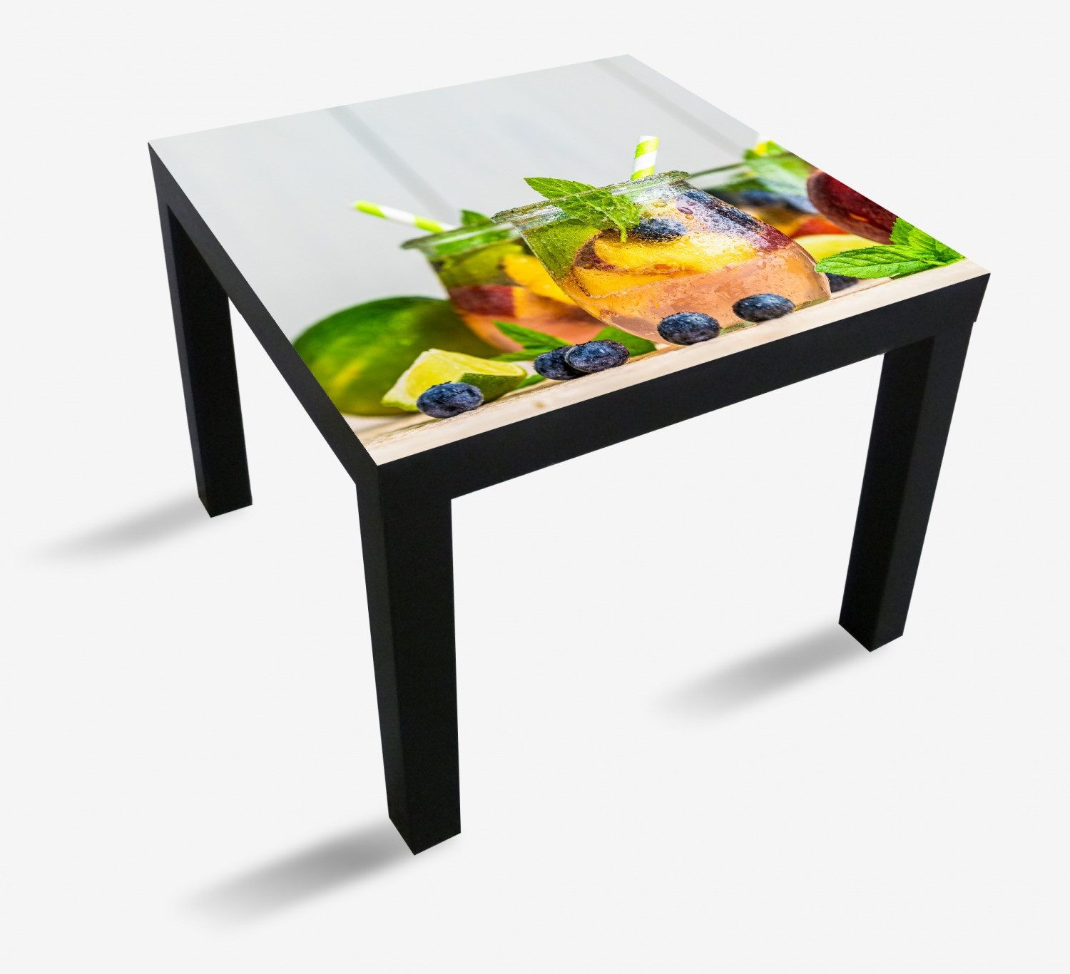 Wallario Möbelfolie Erfrischender Eistee mit Pfirsichen und Blaubeeren