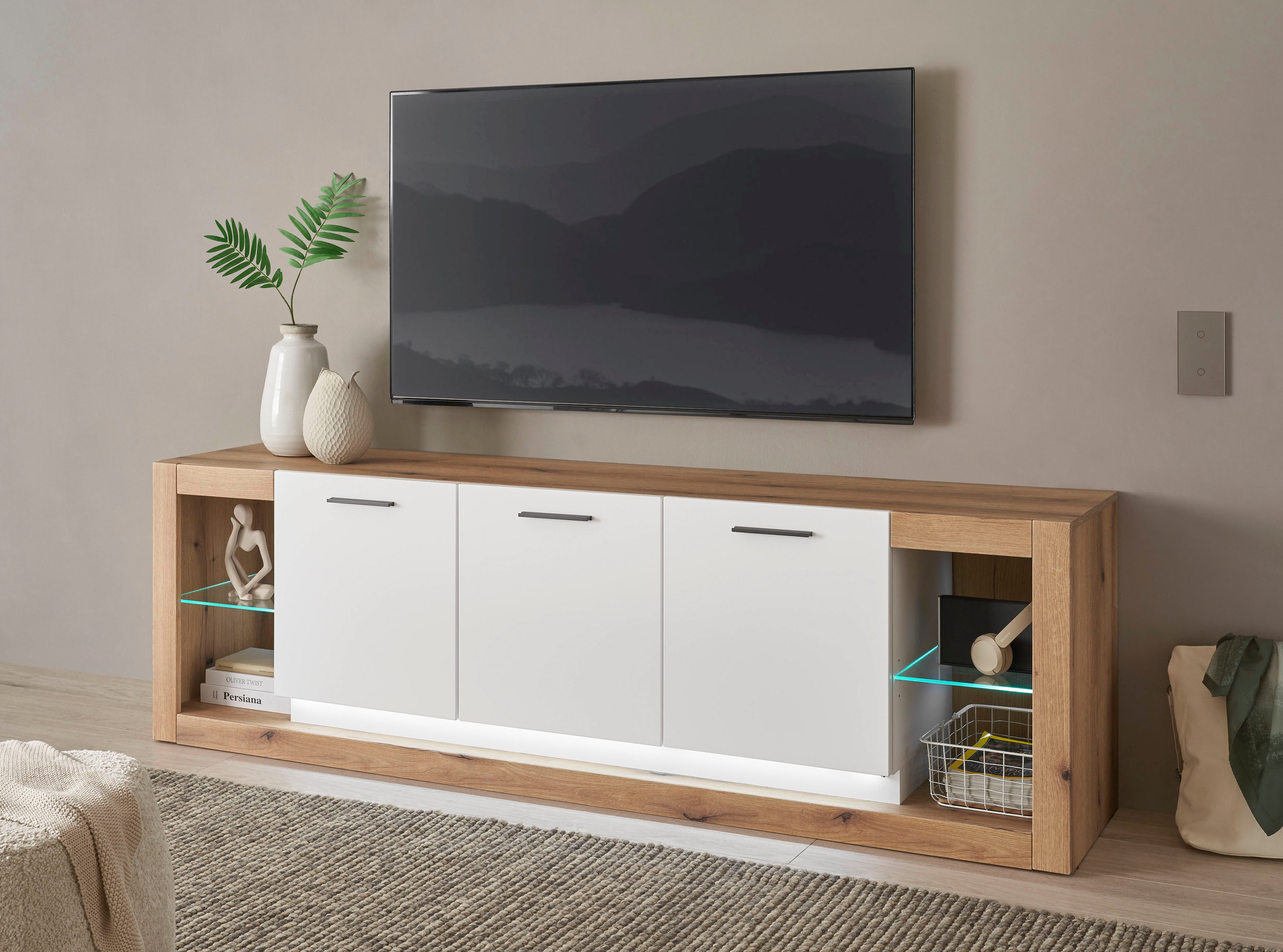 Home affaire Lowboard Brixen, moderner TV-Schrank, Kommode in Eiche Evoke Dekor mit Weiß, Metallgriffe, ausreichend Stauraum, vielseitig einsetzbar