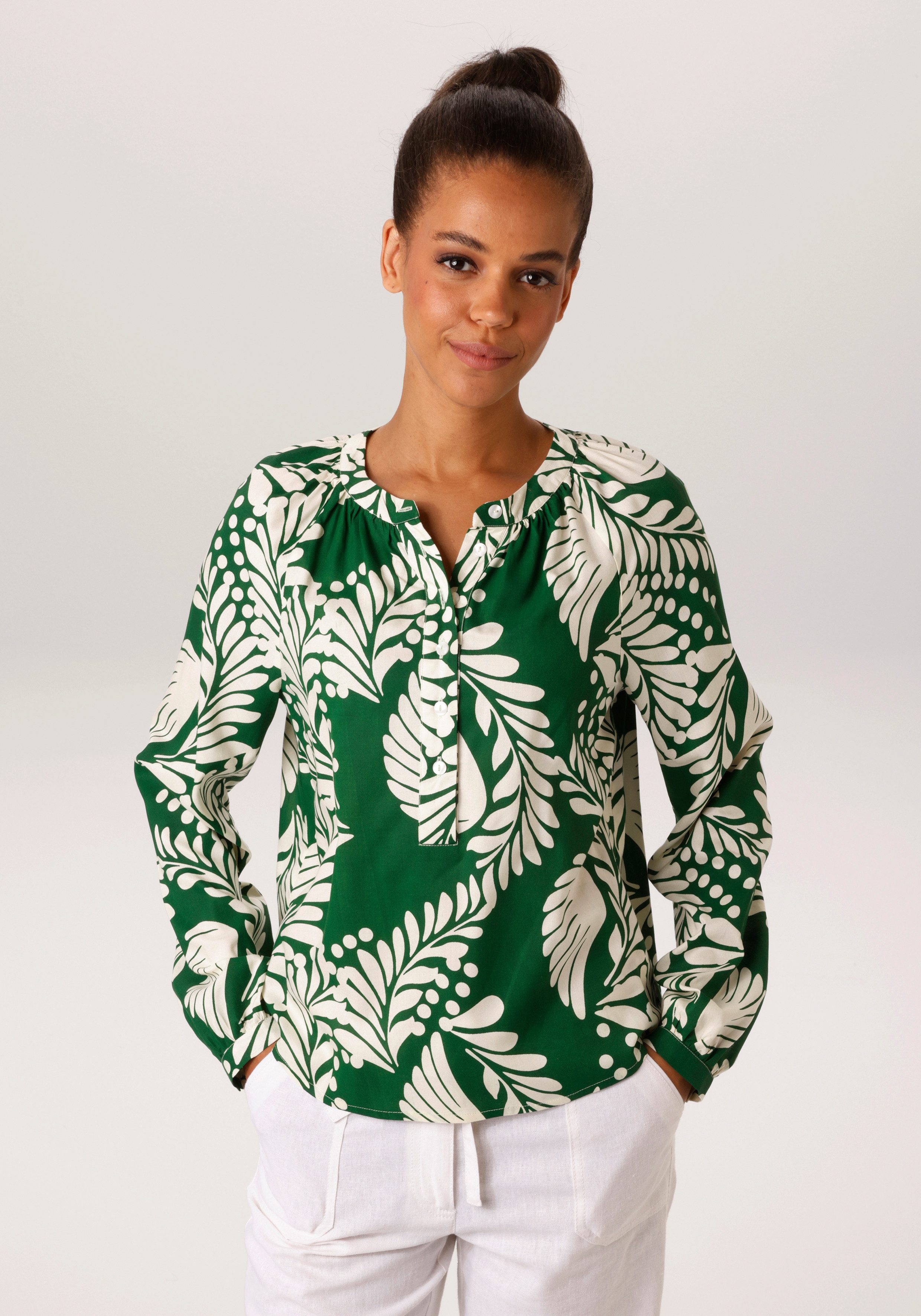 Aniston CASUAL Schlupfbluse mit großflächigen, grafischen Blättern bedruckt - NEUE KOLLEKTION. € 39,99, (€ 39,99 pro 1 Stk).