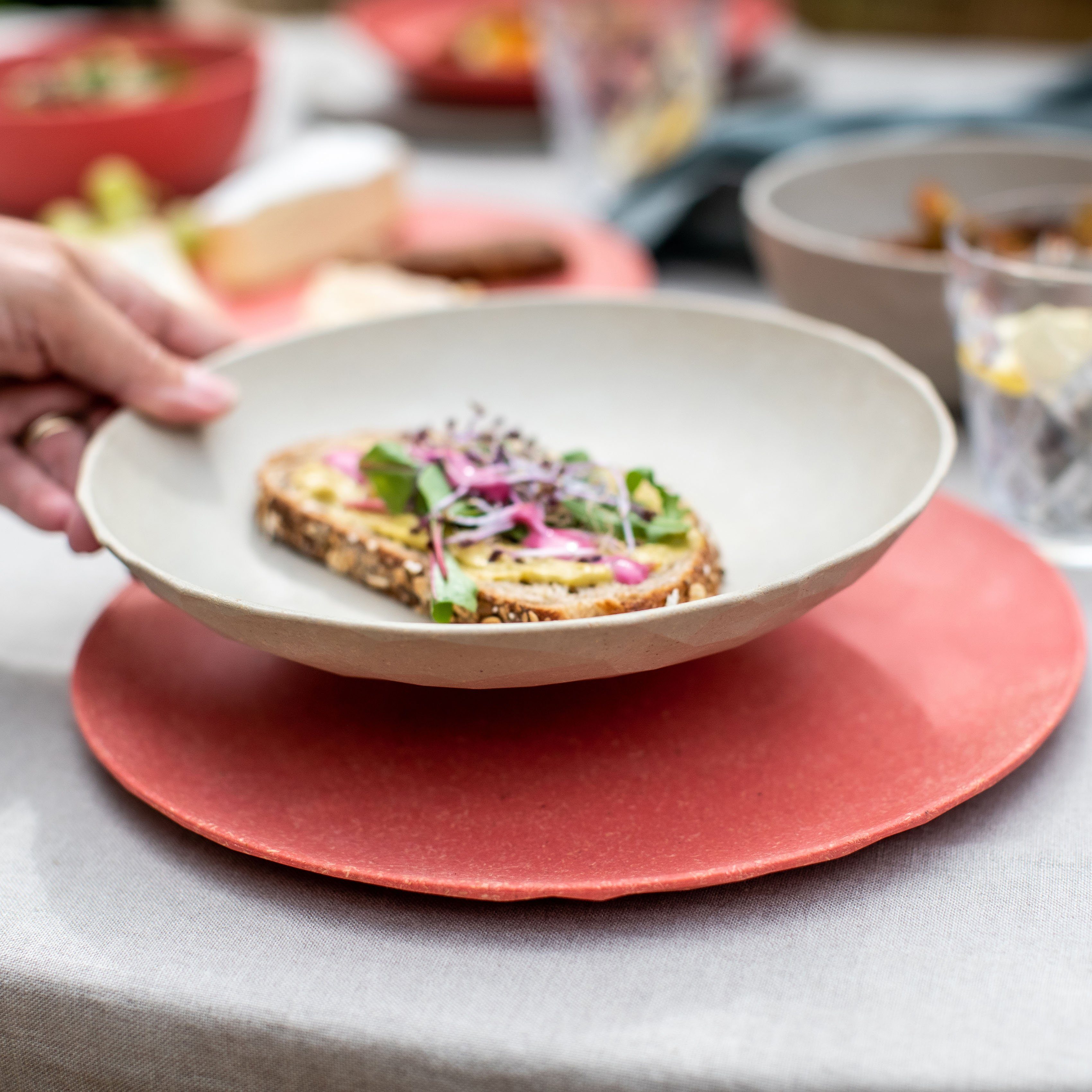 PLATE, biozirkuläremKunststoff+FSCHolz,spülmaschinengeeignet,melaminfrei,22cm KOZIOL Suppenteller grün (4 CLUB St),