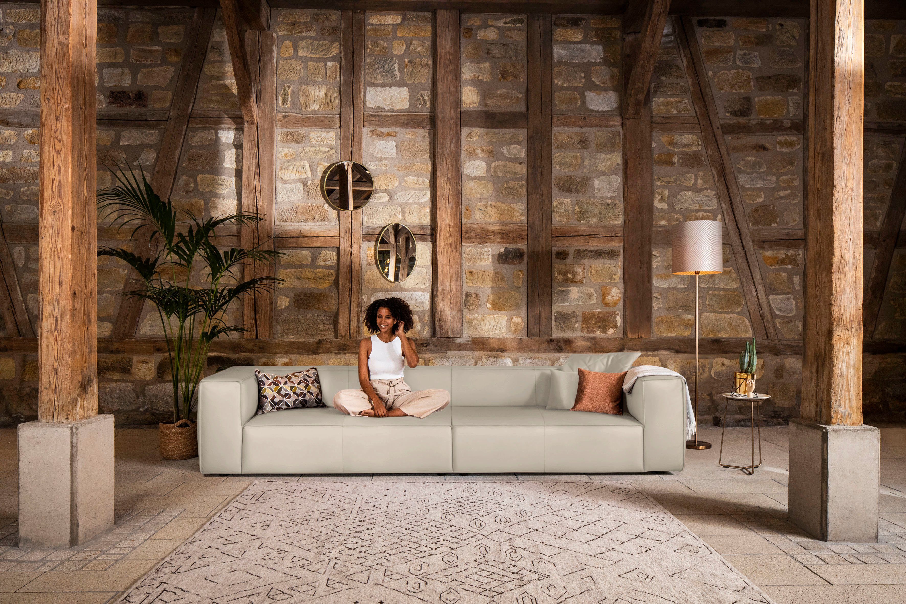 W.SCHILLIG 4-Sitzer around-the-block, mit eleganter Biese, mit Federkern