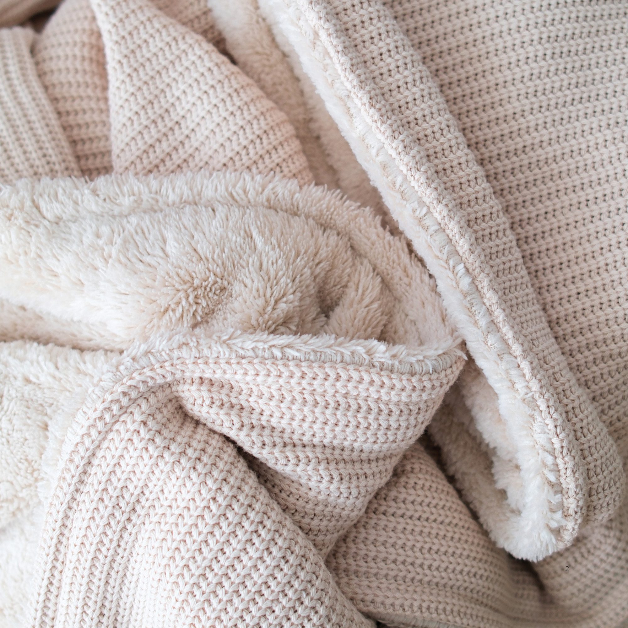 Wohndecke Premium Kuscheldecke mit Baumwollstrick, blanketino, extra voluminös – Bild 2 von 5