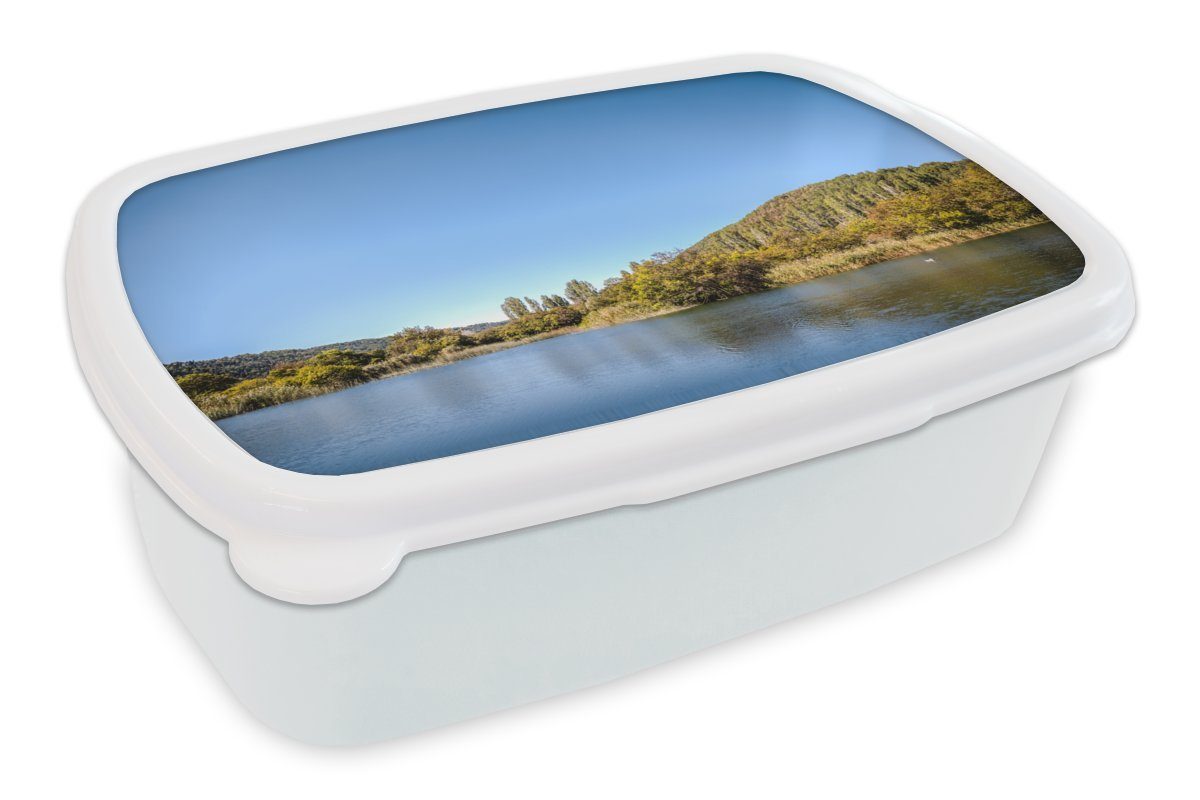 MuchoWow Lunchbox Die ruhigen Gewässer in der Nähe der Hügellandschaft des Nationalparks, Kunststoff, (2-tlg), Brotbox für Kinder und Erwachsene, Brotdose, für Jungs und Mädchen weiß