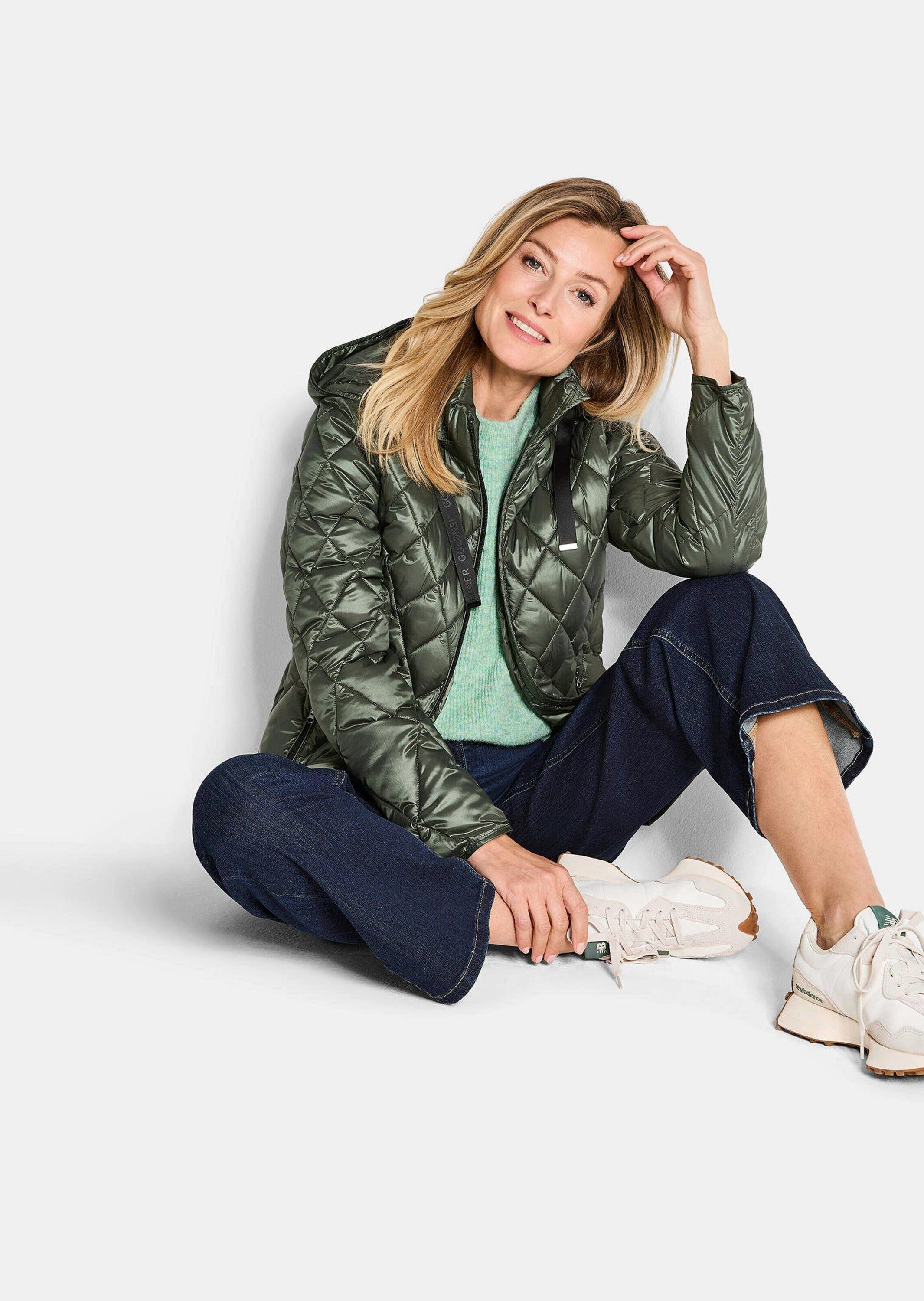 GOLDNER Outdoorjacke Winterjacke mit Metallic-Glanz Kapuzenjacke mit Stehkragen, 2-Wege-Reißverschluss und Langarm – Bild 4 von 5