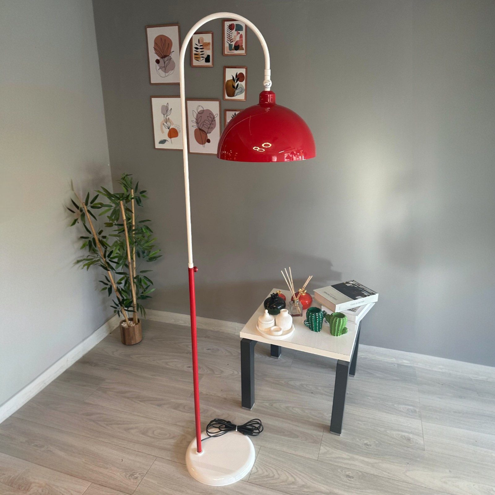 Bamyum Stehlampe Moderne Stehlampe aus Metall mit E27, verstellbarer Lampenschirm, ohne Leuchtmittel, E27, verstellbarer Lampenschirm, Stehluchte mit Ablage