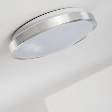 hofstein Deckenleuchte »Archi« runde Deckenlampe aus Metall in Alu gebürstet, 3000 Kelvin, 1x18 Watt, 1350 Lumen, IP 44, auch für das Badezimmer geeignet