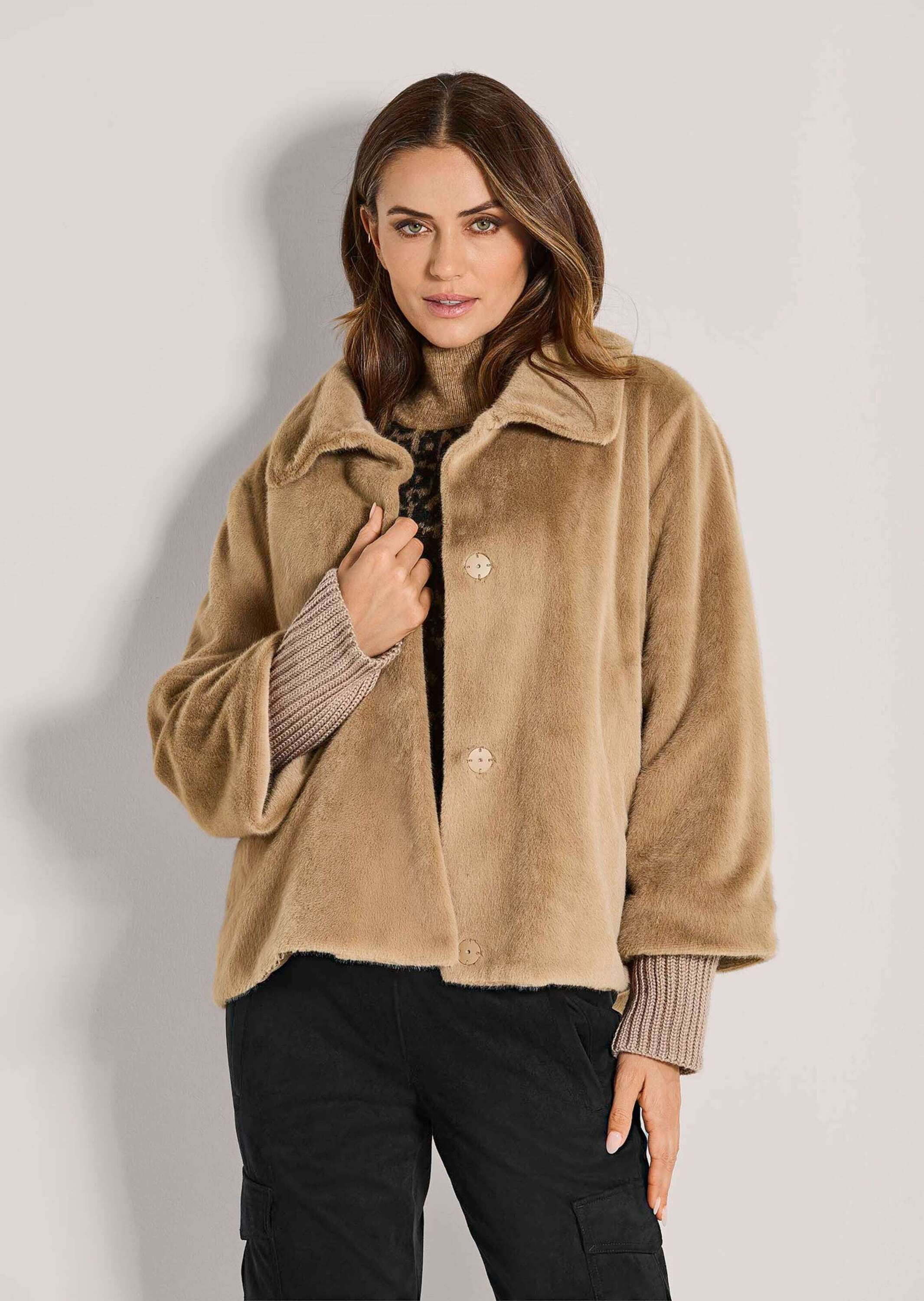 MADELEINE Outdoorjacke Elegante Damenjacke in Felloptik Modische Webpelz-Ja günstig online kaufen