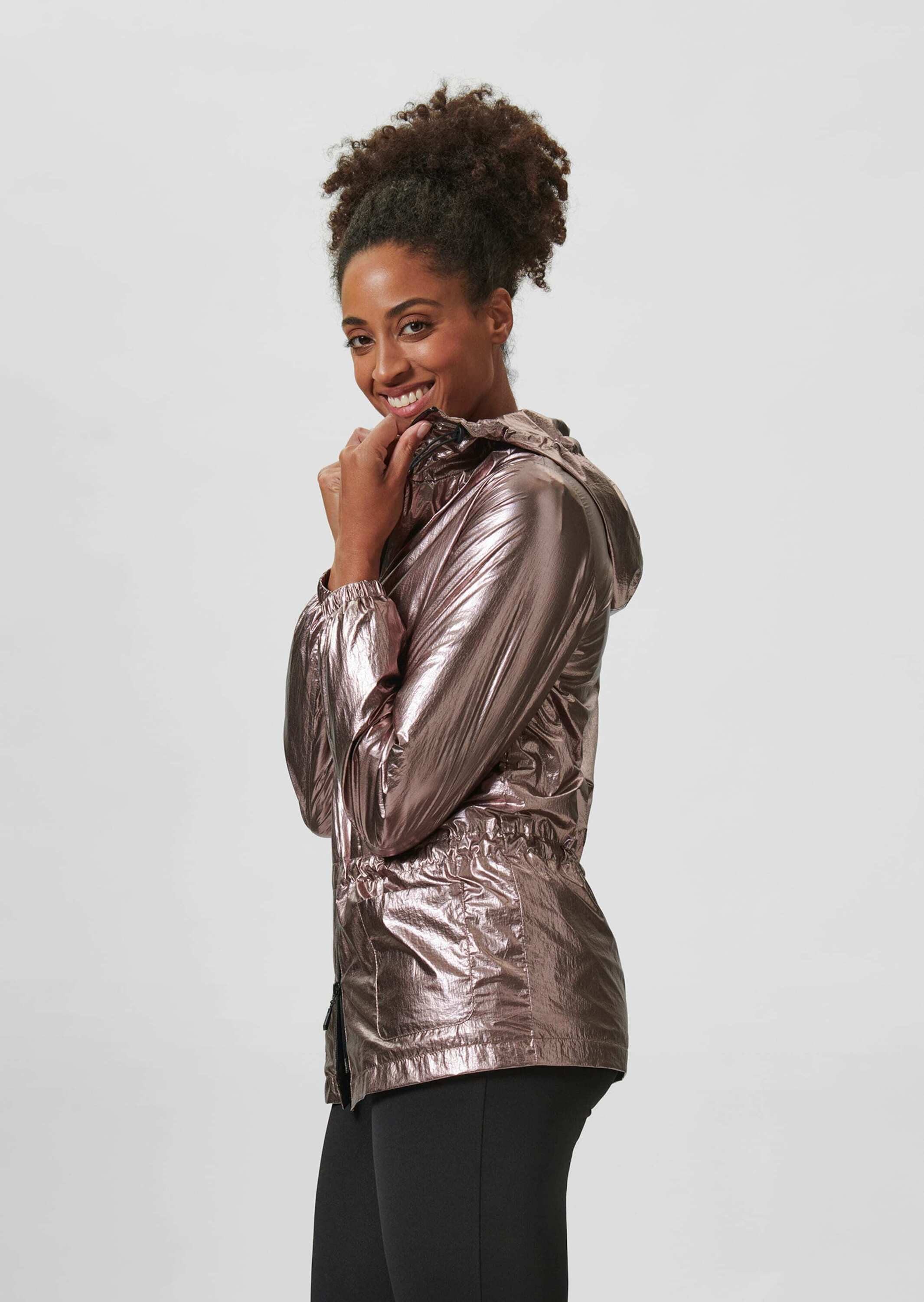 MADELEINE Outdoorjacke Kapuzenjacke im Metallic-Look