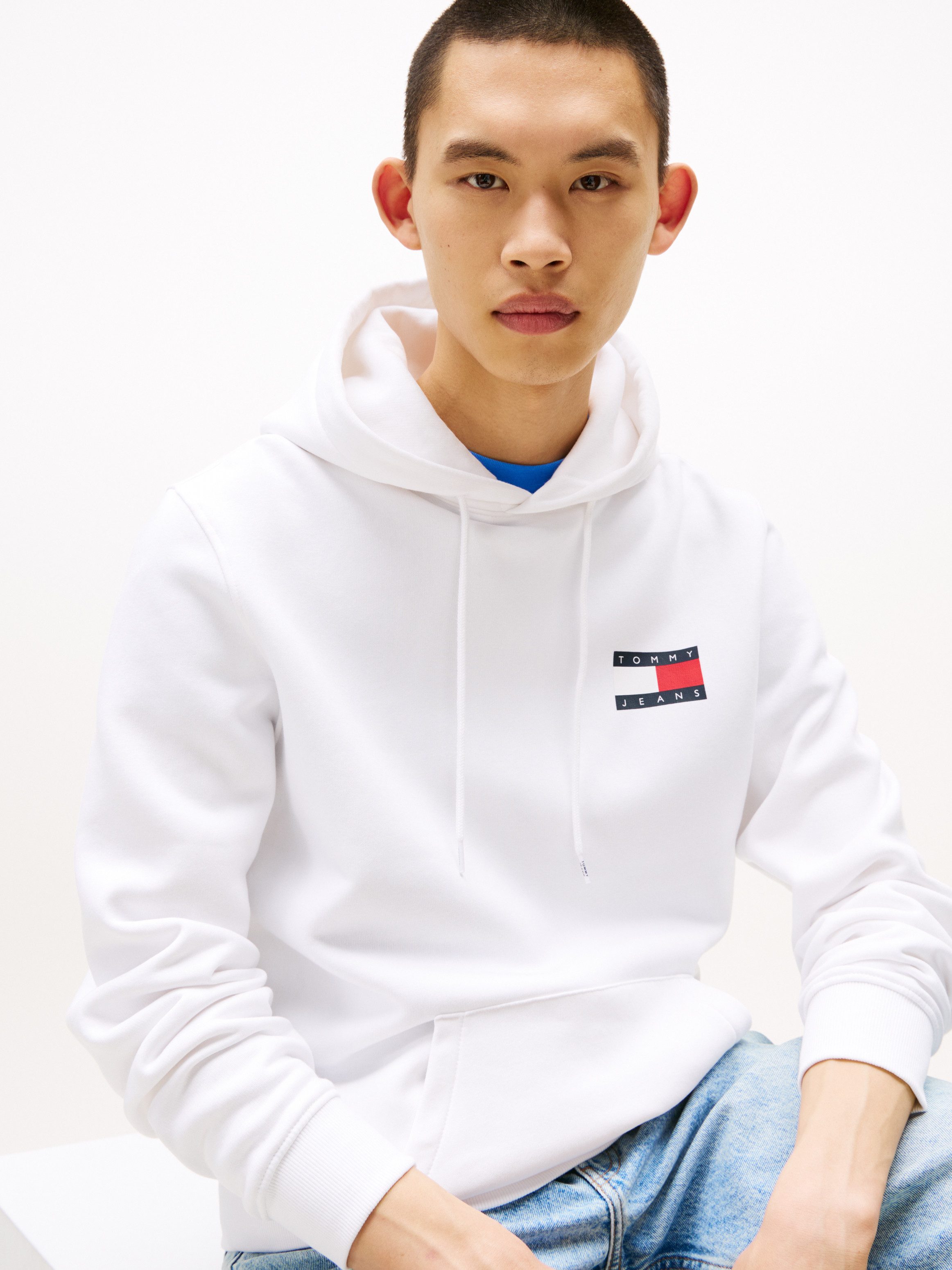 Tommy Jeans Sweatshirt TJM REG ESSENTIAL FLAG HOOD EXT mit bedruckten Marke günstig online kaufen