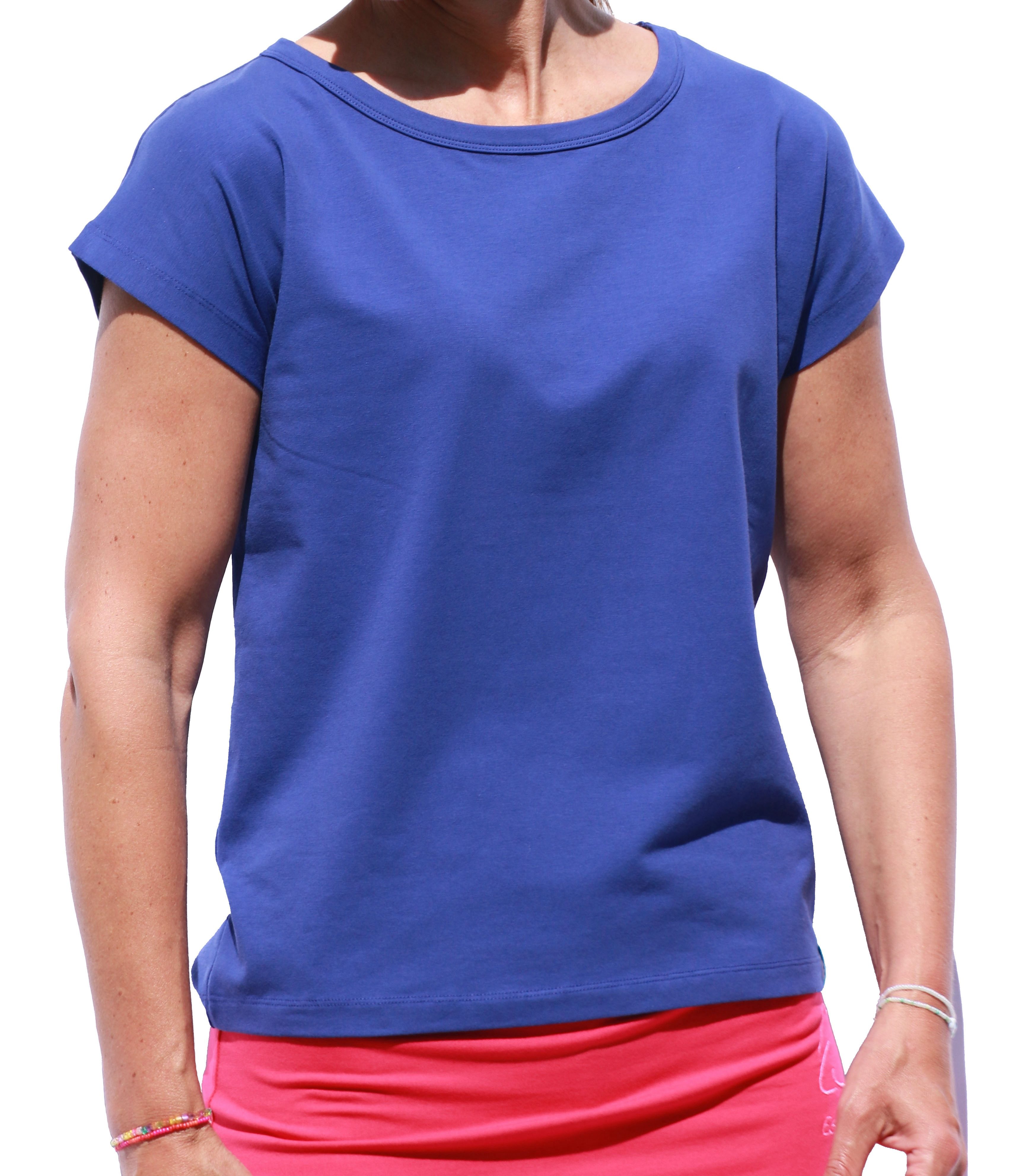 ESPARTO Yogatop T-Shirt Chaay für Yoga und Pilates Das Rückenteil ist etwas länger mit gerundetem Saum.