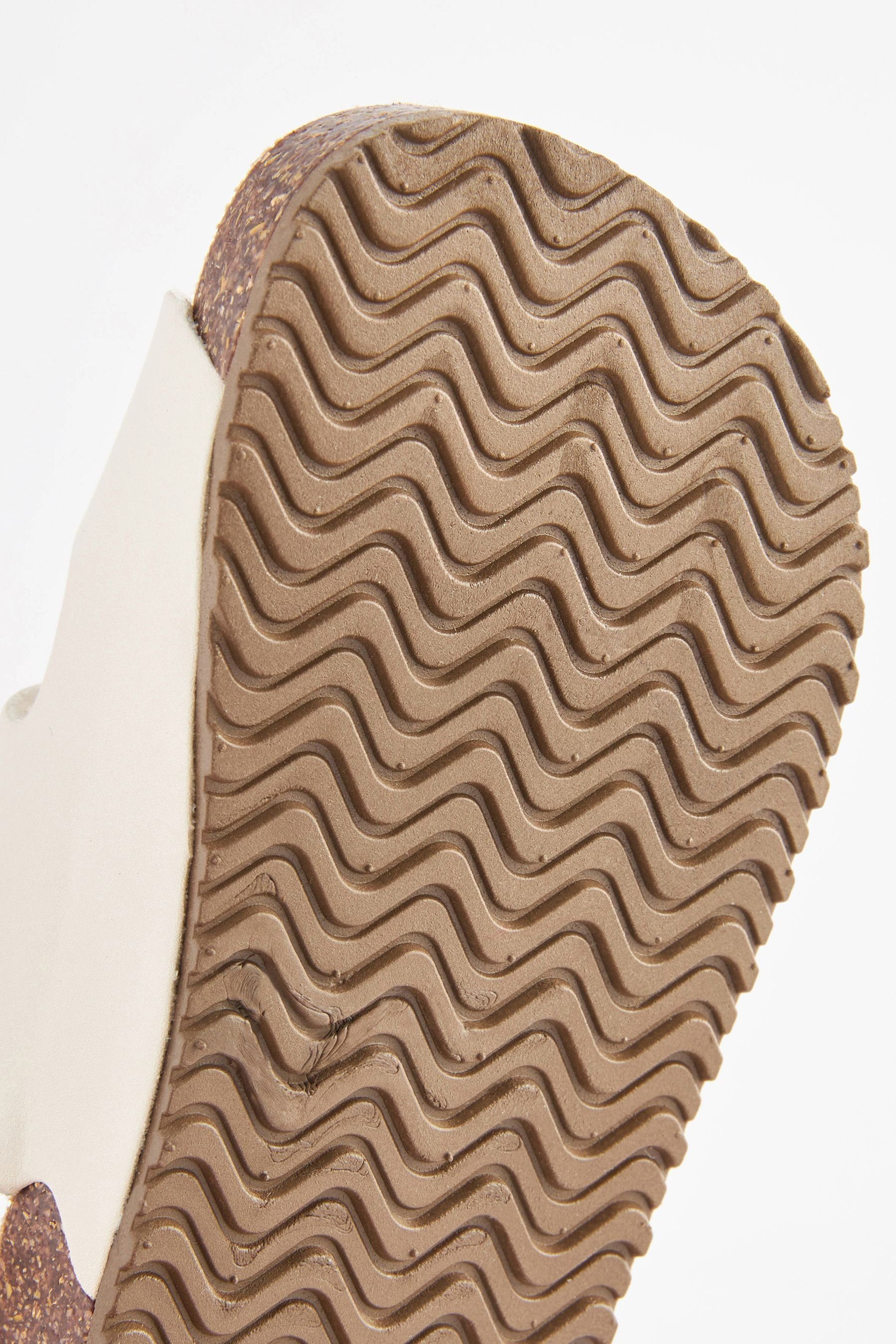 Next Sandalen mit zwei Riemen und Korkfußbett Sandale (1-tlg)