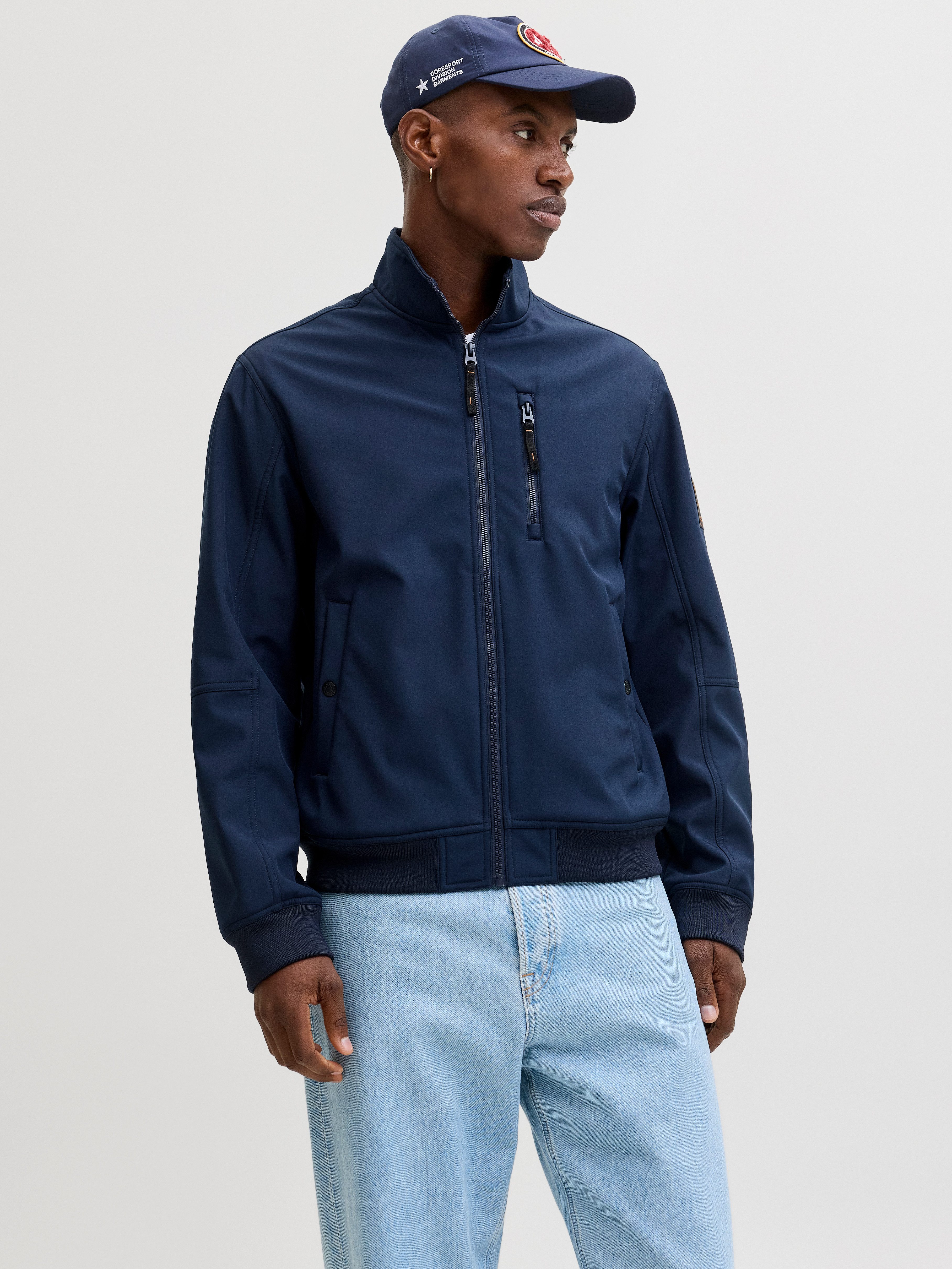 Jack & Jones Softshelljacke JJEPARKER SOFTSHELL BOMBER SN mit Brust-Reißverschluss
